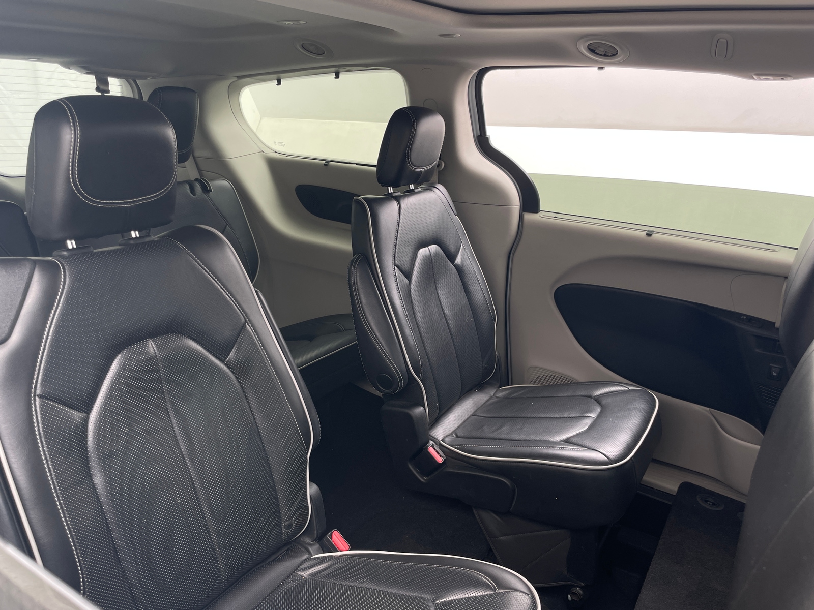 Thumbnail: 2022 Chrysler Pacifica - 5