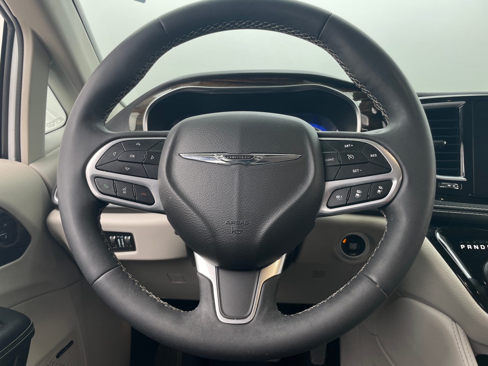 Thumbnail: 2022 Chrysler Pacifica - 4