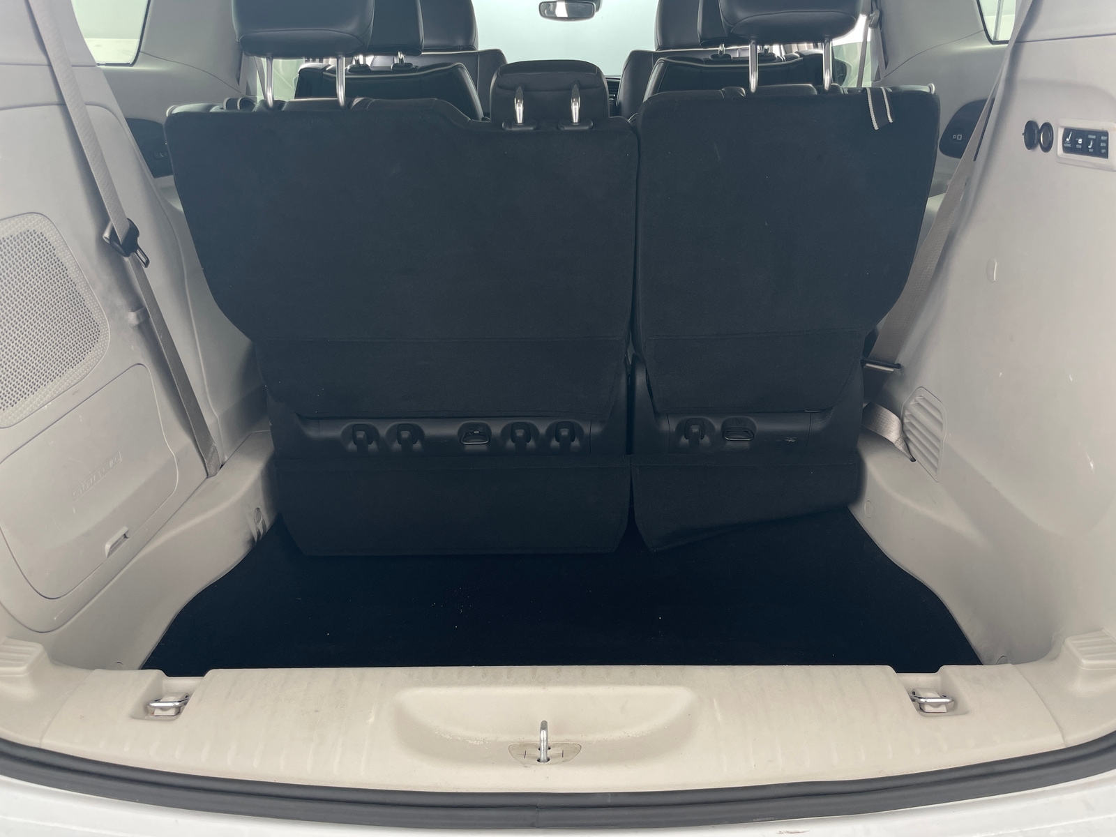 Thumbnail: 2022 Chrysler Pacifica - 6