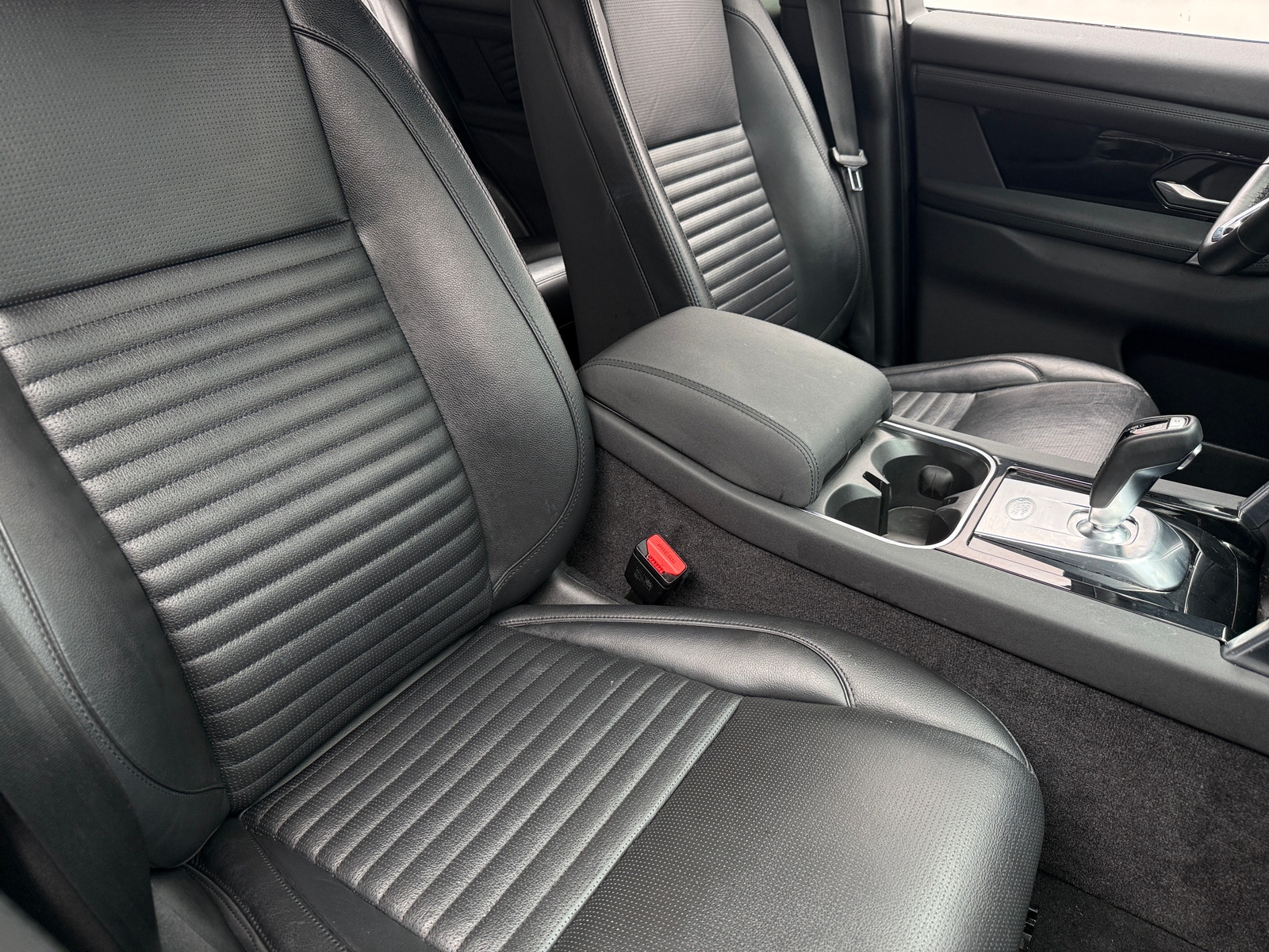 Thumbnail: 2021 Land Rover Discovery Sport - 2