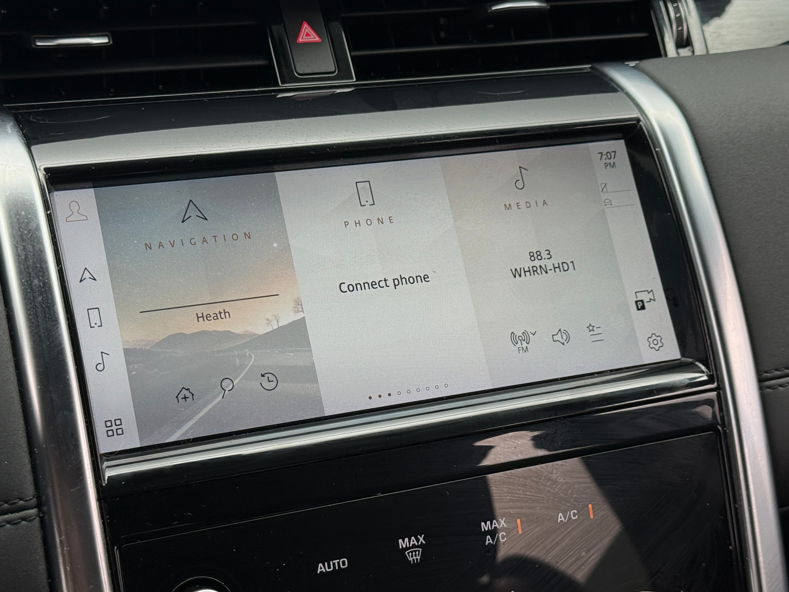 Thumbnail: 2021 Land Rover Discovery Sport - 4