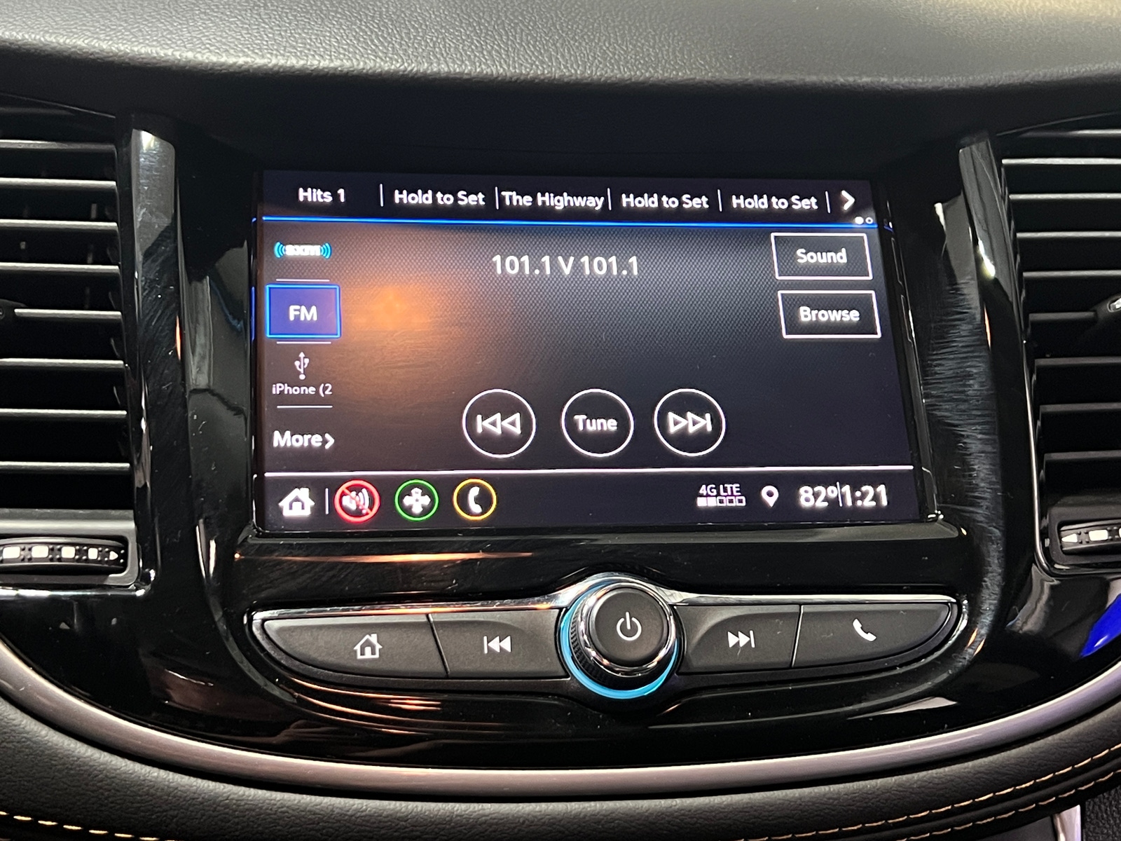 Thumbnail: 2022 Chevrolet Trax - 4