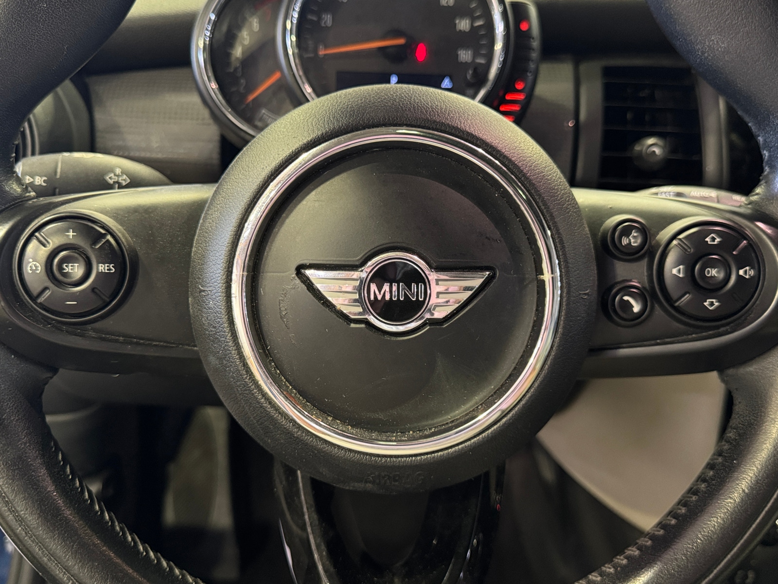 Thumbnail: 2015 MINI Cooper Hardtop - 5