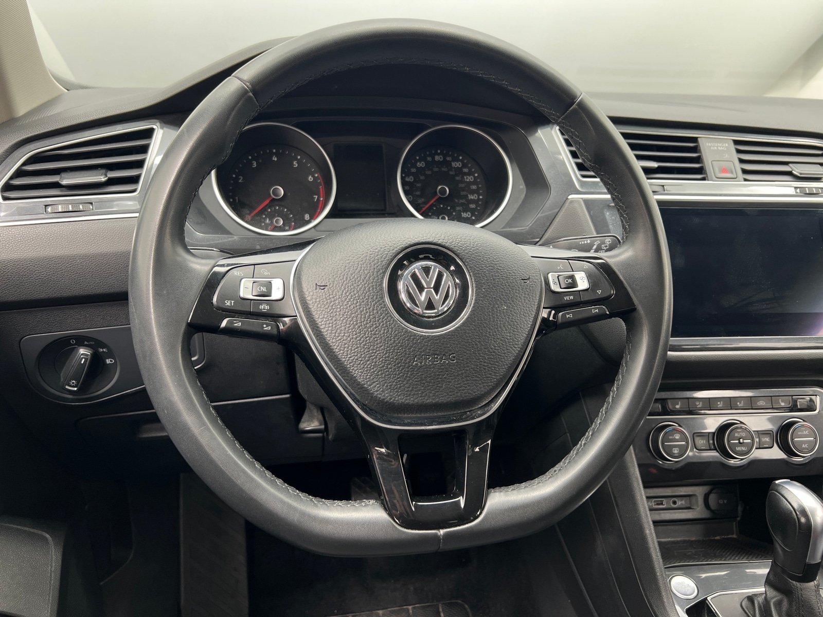 Thumbnail: 2020 Volkswagen Tiguan - 4