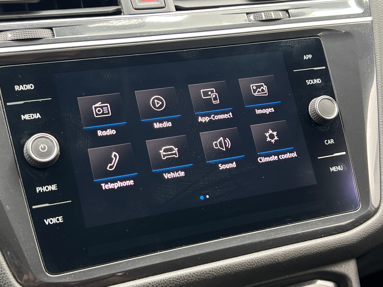 Thumbnail: 2020 Volkswagen Tiguan - 3