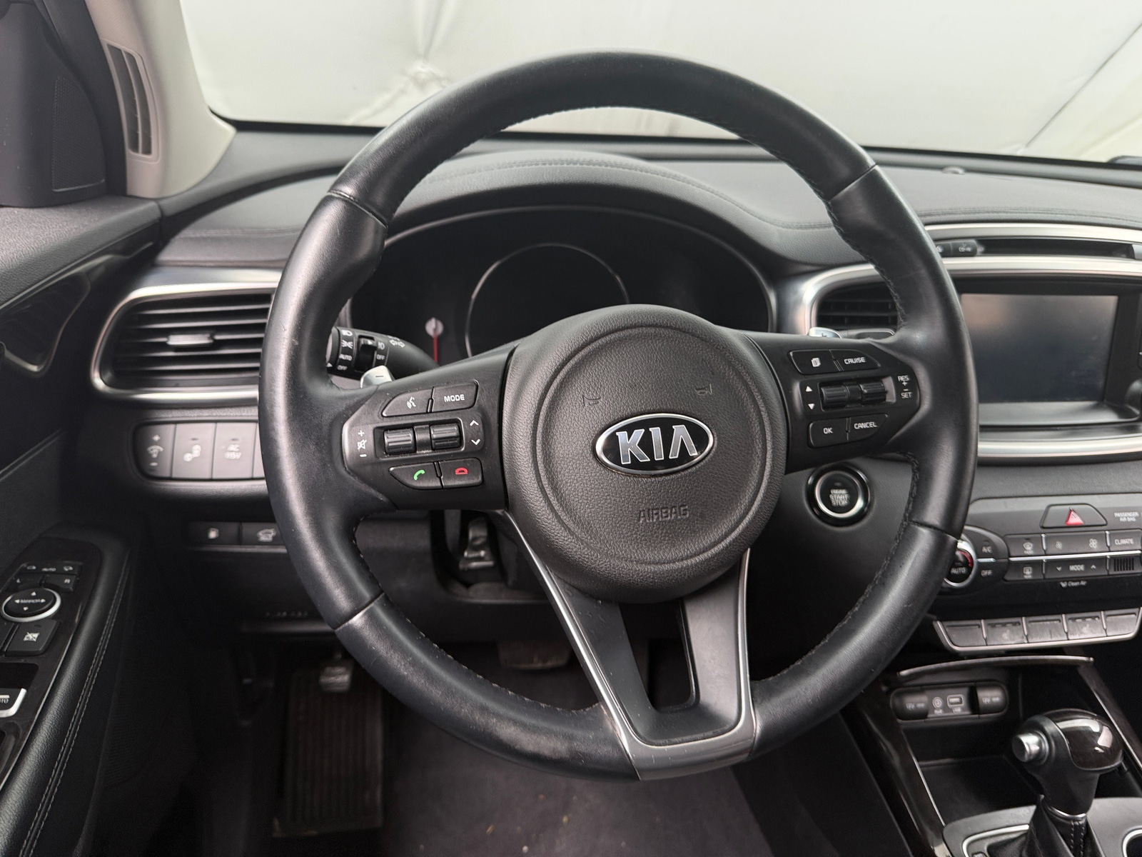 Thumbnail: 2017 Kia Sorento - 4