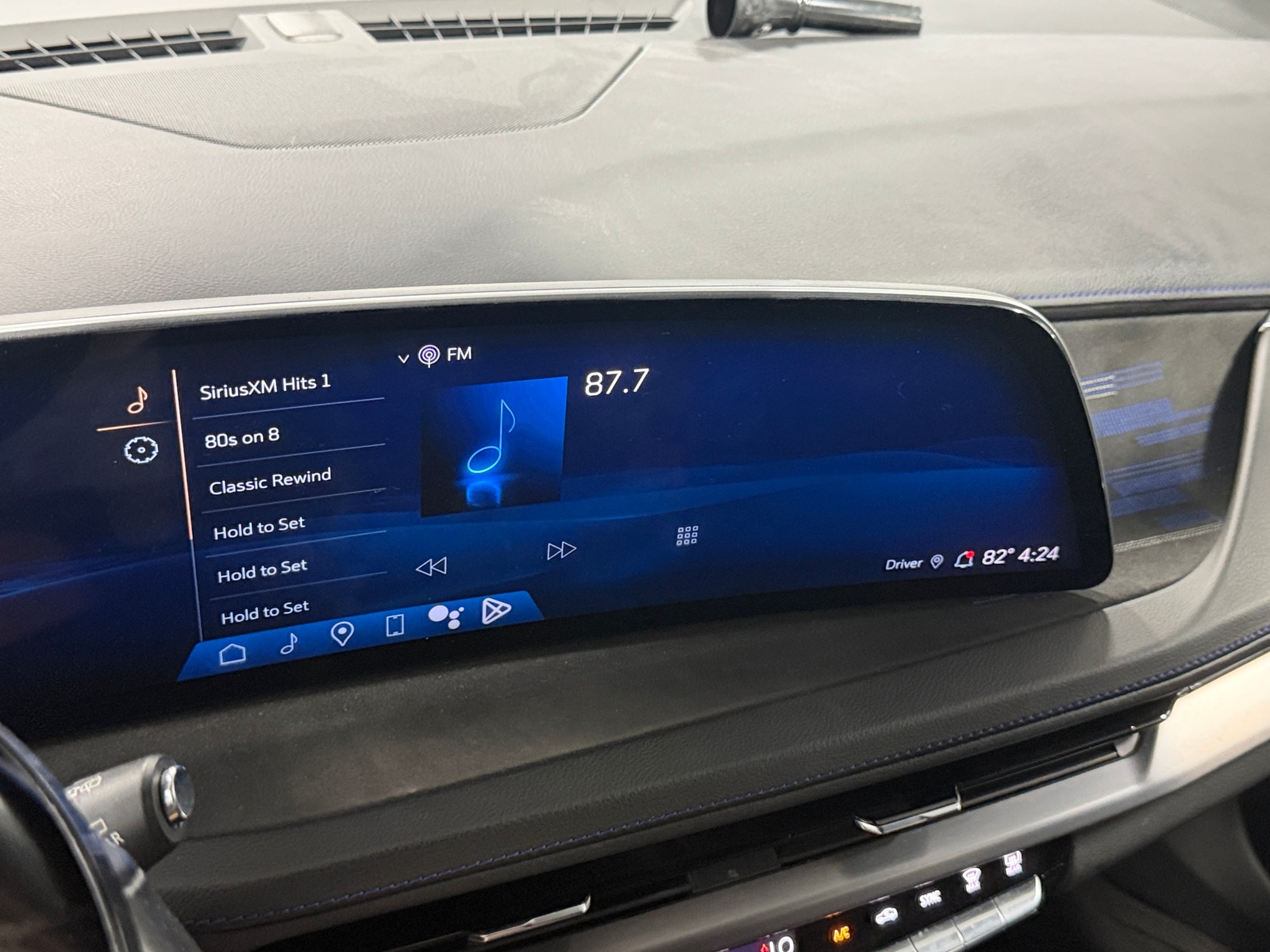 Thumbnail: 2024 Cadillac XT4 - 3
