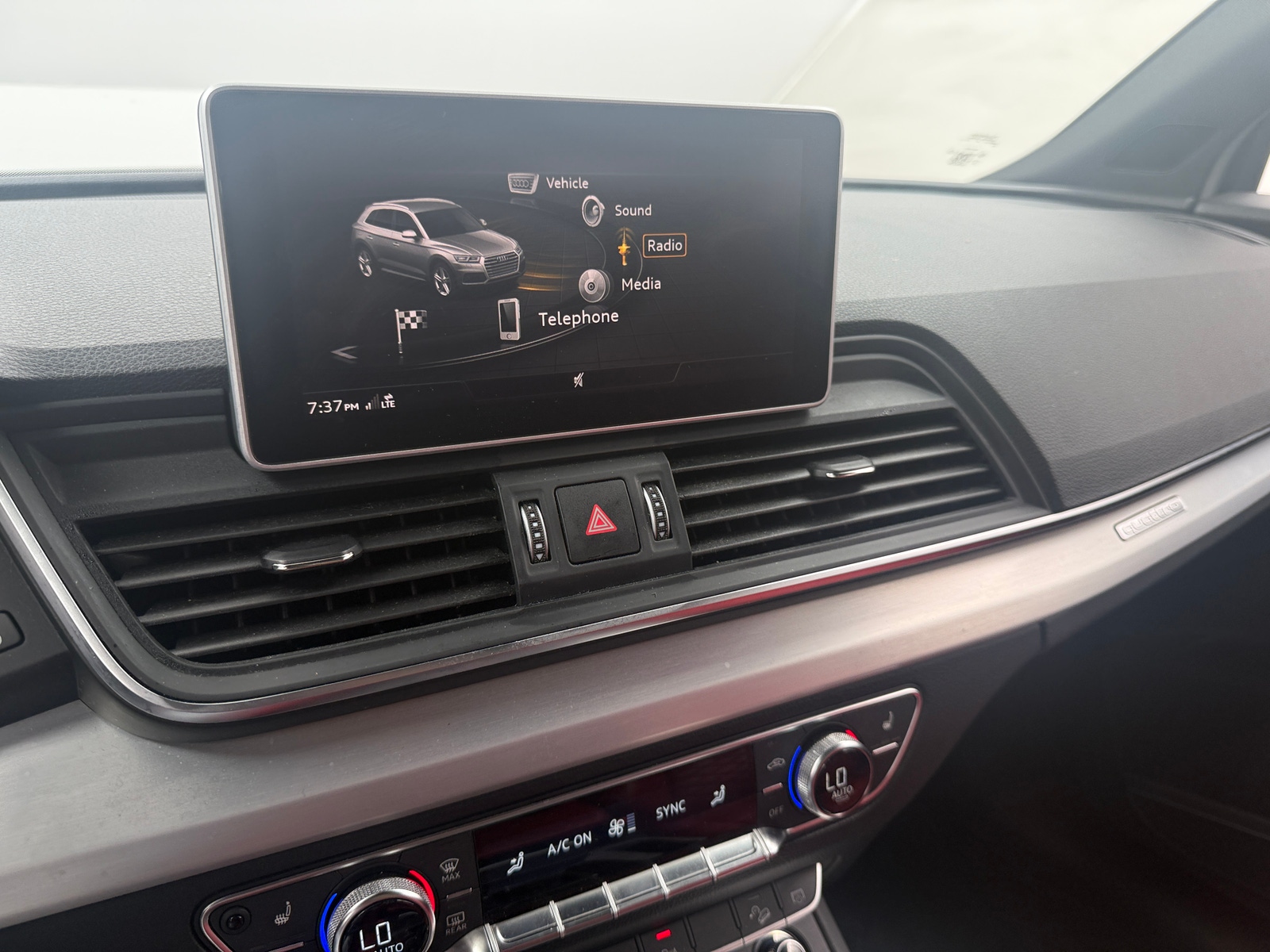 Thumbnail: 2020 Audi SQ5 - 3