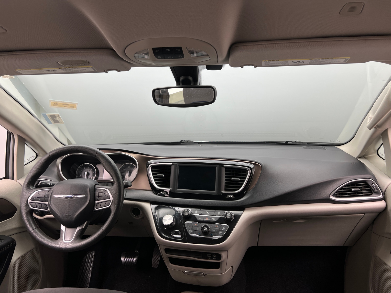 Thumbnail: 2018 Chrysler Pacifica - 3