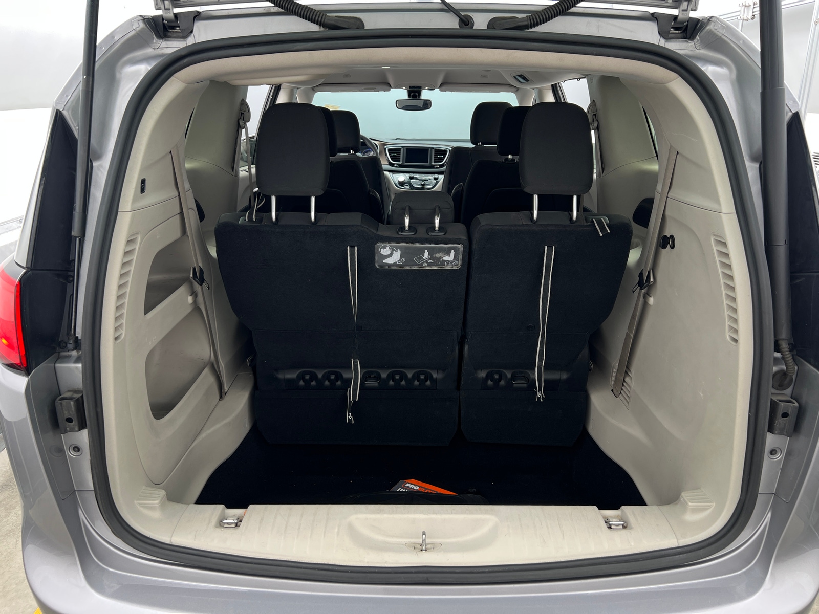 Thumbnail: 2018 Chrysler Pacifica - 7