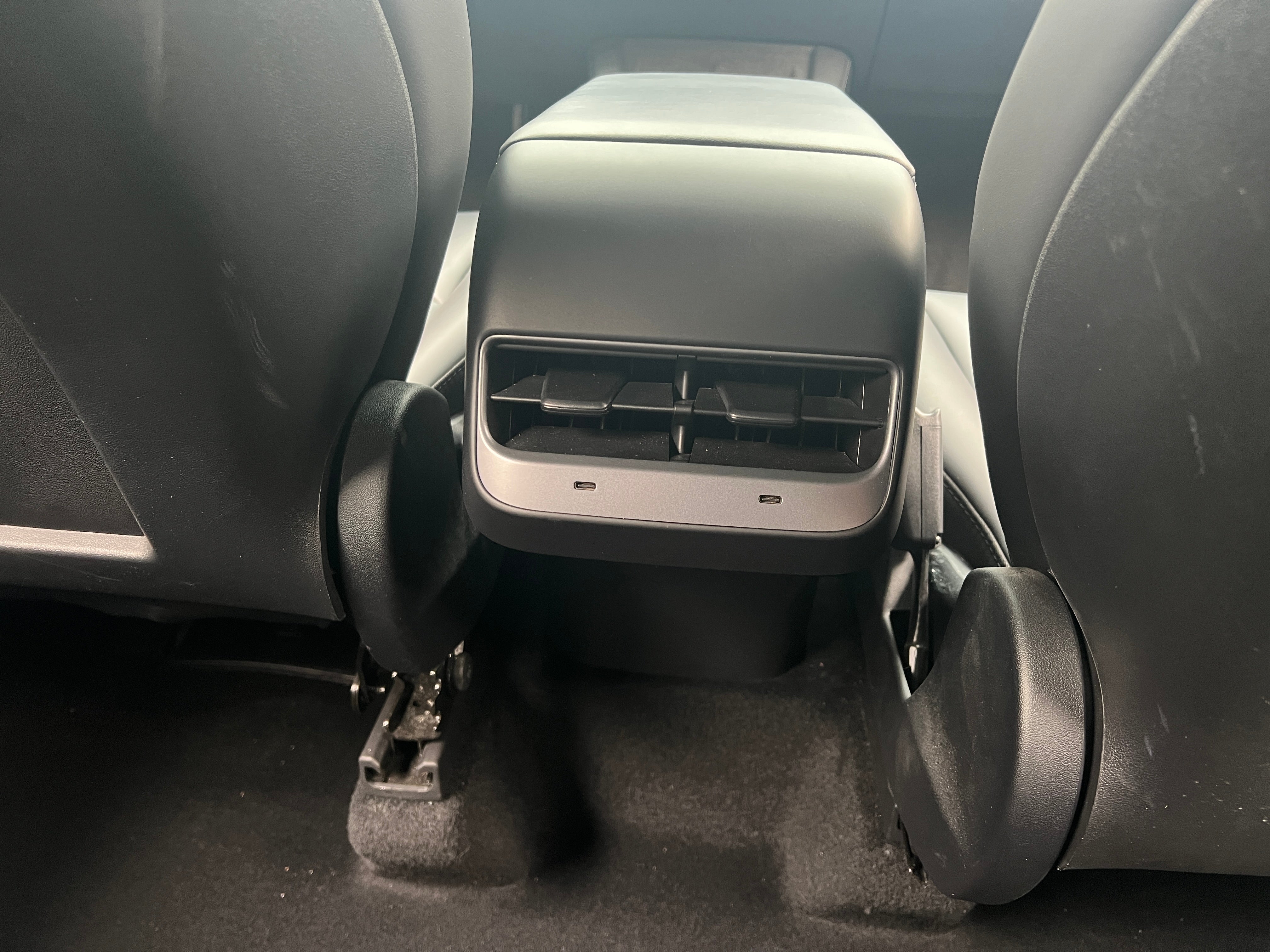 Used 2022 Tesla Model Y Long Range with VIN 7SAYGDEE1NF435955 for sale in Oak Creek, WI