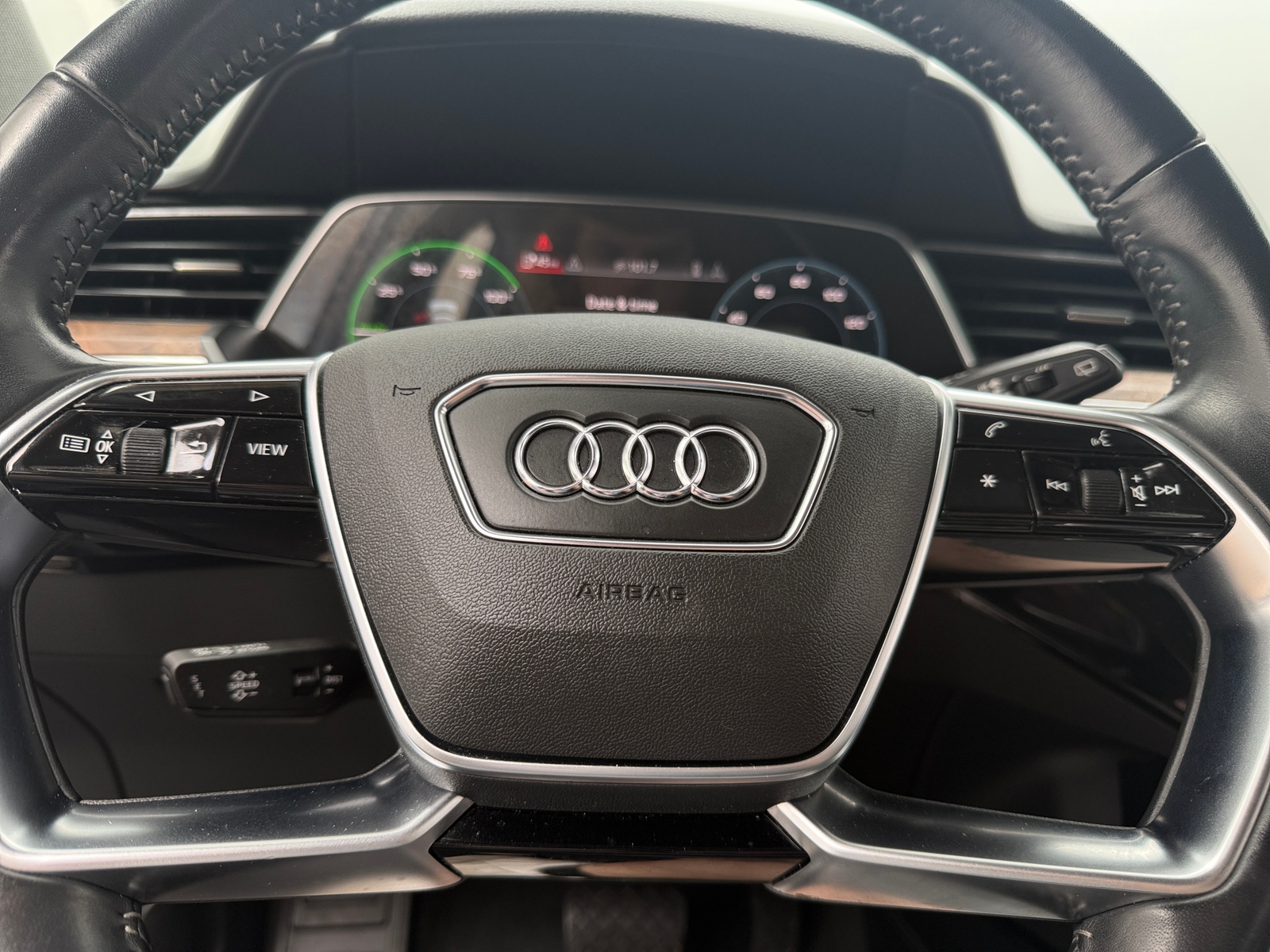 Thumbnail: 2019 Audi e-tron - 4