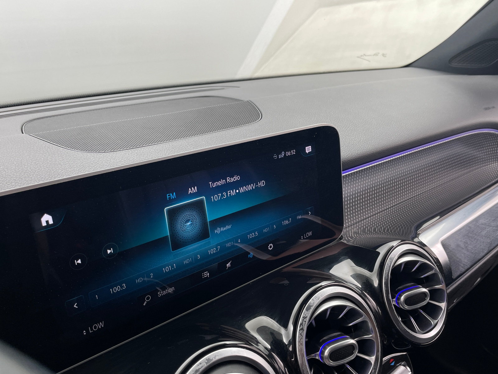 Thumbnail: 2020 Mercedes-Benz GLB - 3