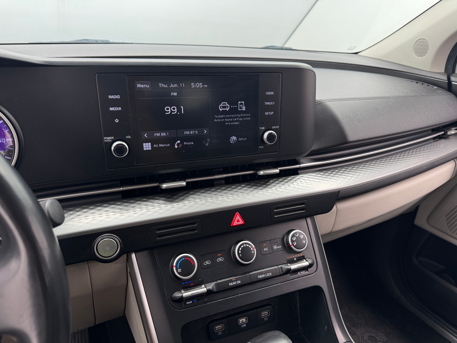 Thumbnail: 2022 Kia Carnival - 4