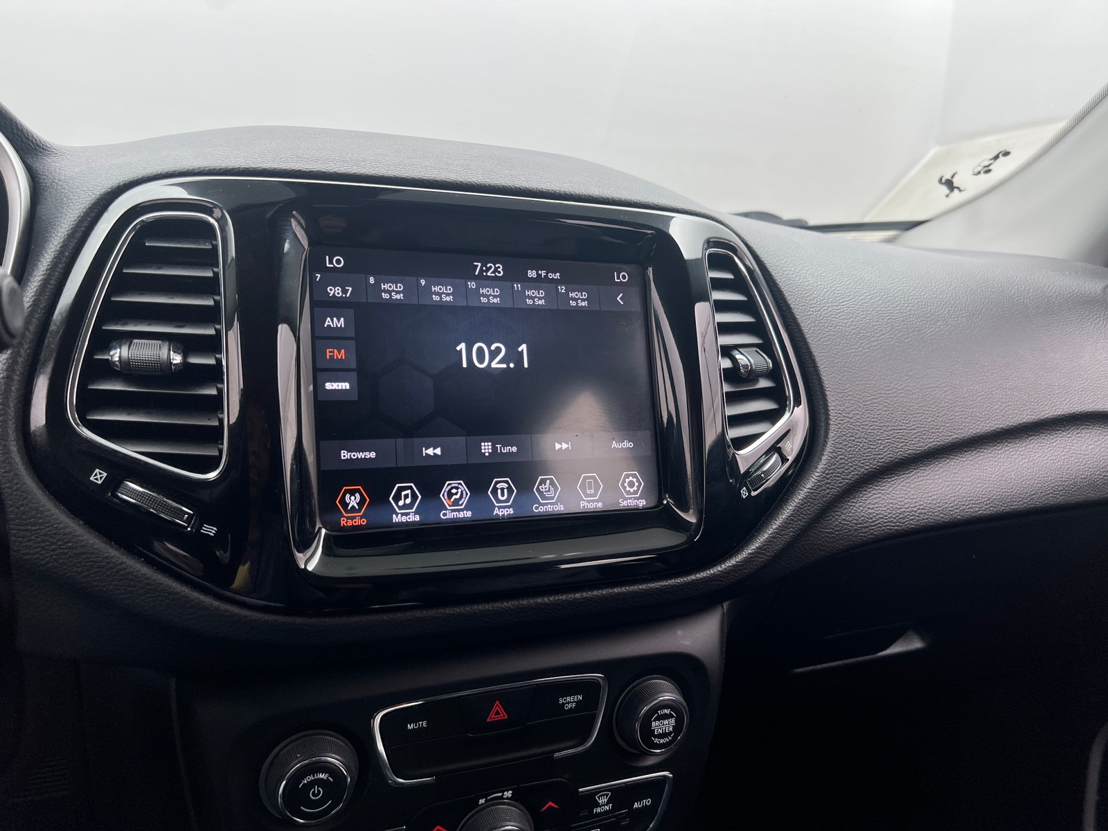 Thumbnail: 2019 Jeep Compass - 3