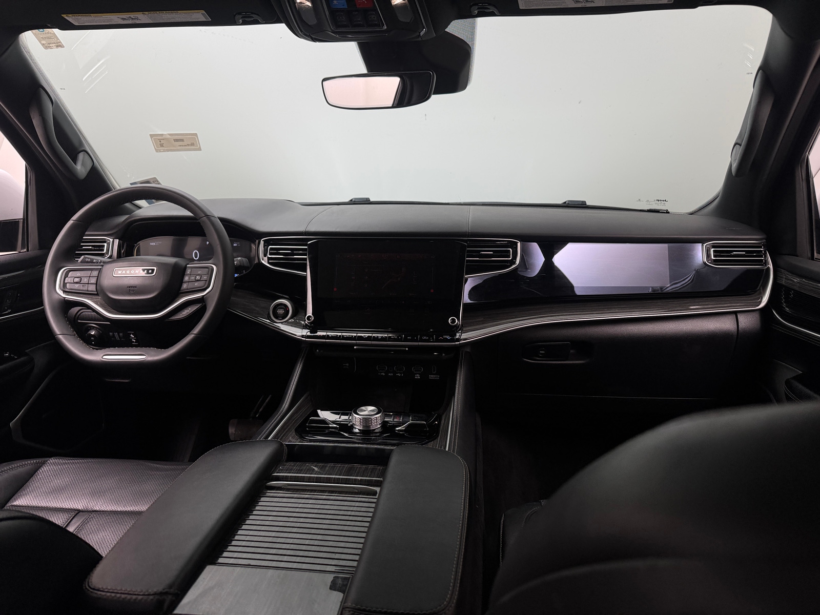 Thumbnail: 2022 Jeep Wagoneer - 2