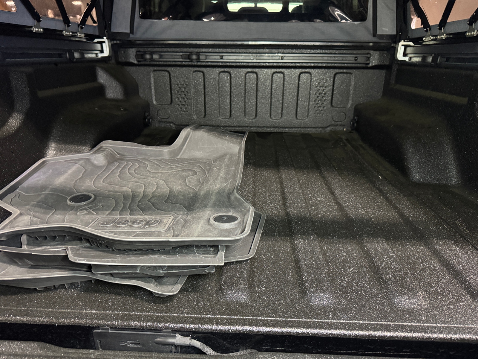 Thumbnail: 2023 Jeep Gladiator - 7