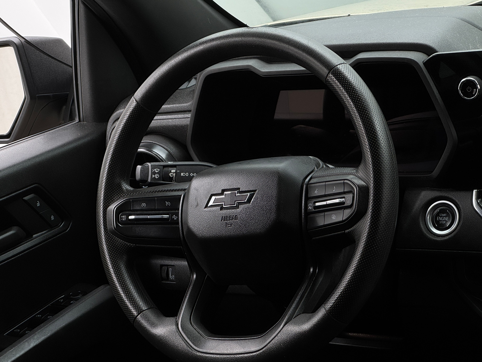 Thumbnail: 2023 Chevrolet Colorado - 5