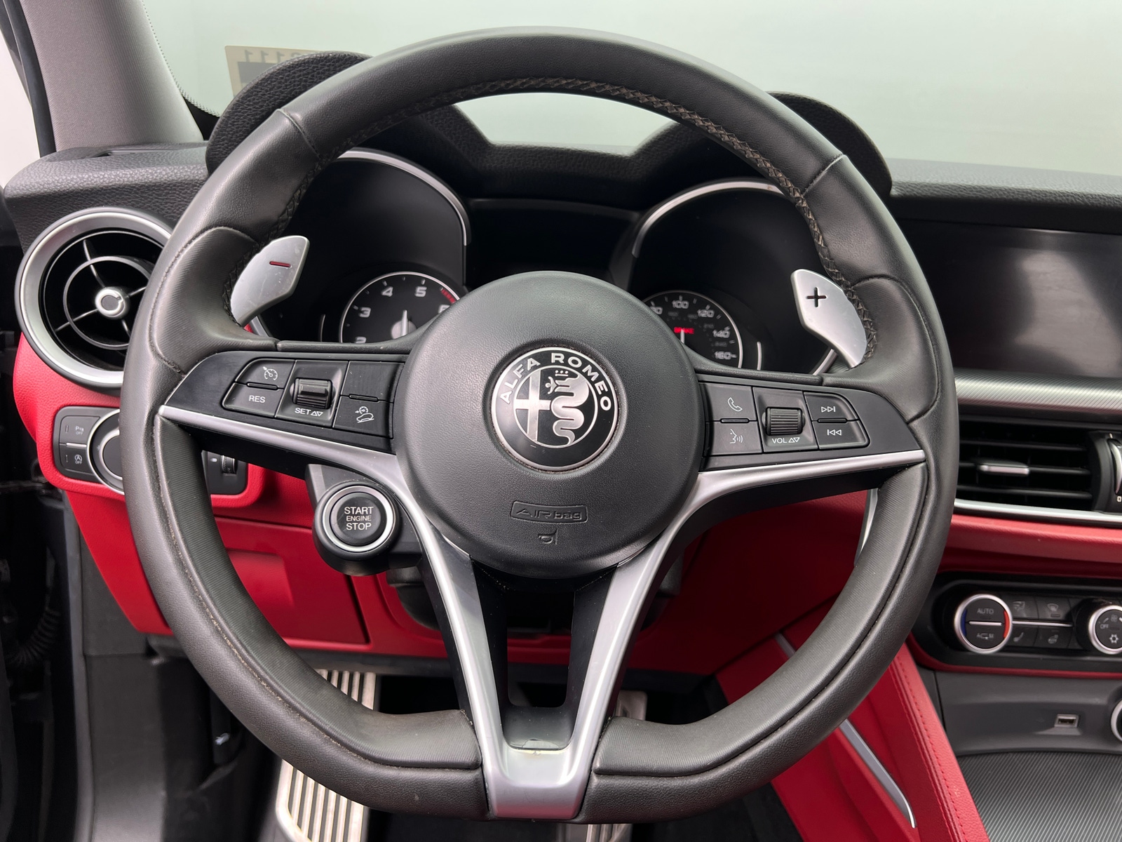 Thumbnail: 2018 Alfa Romeo Stelvio - 4