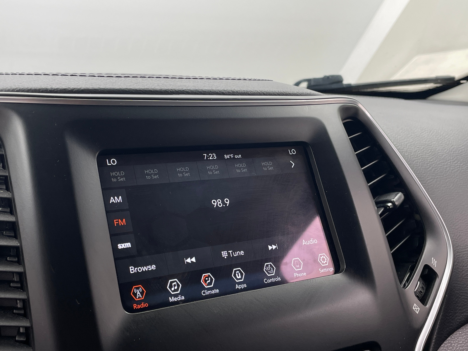 Thumbnail: 2020 Jeep Cherokee - 3