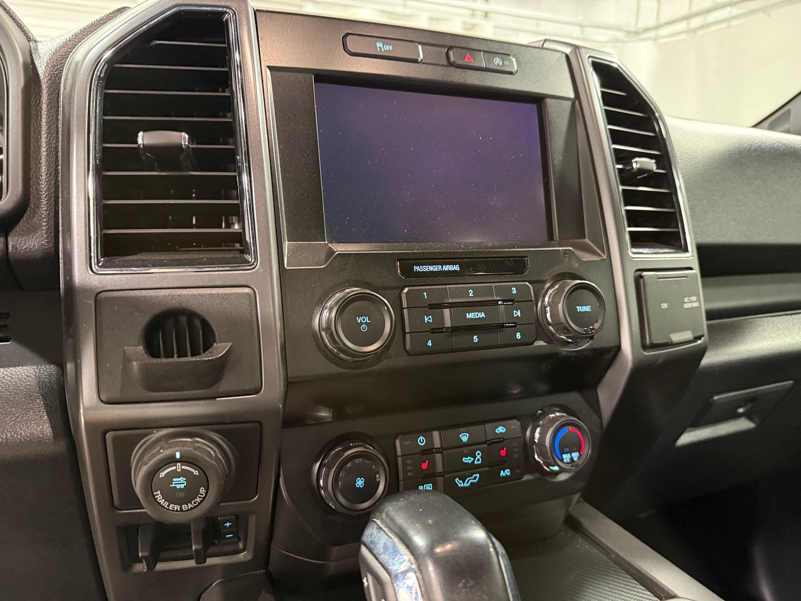Thumbnail: 2020 Ford Econoline - 4