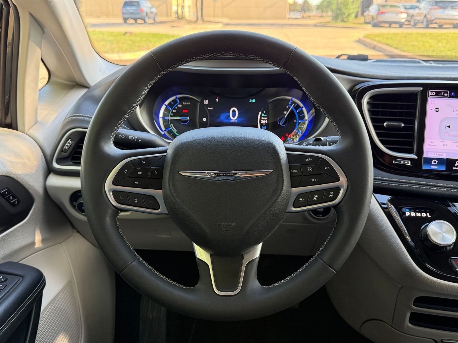 Thumbnail: 2023 Chrysler Pacifica - 5