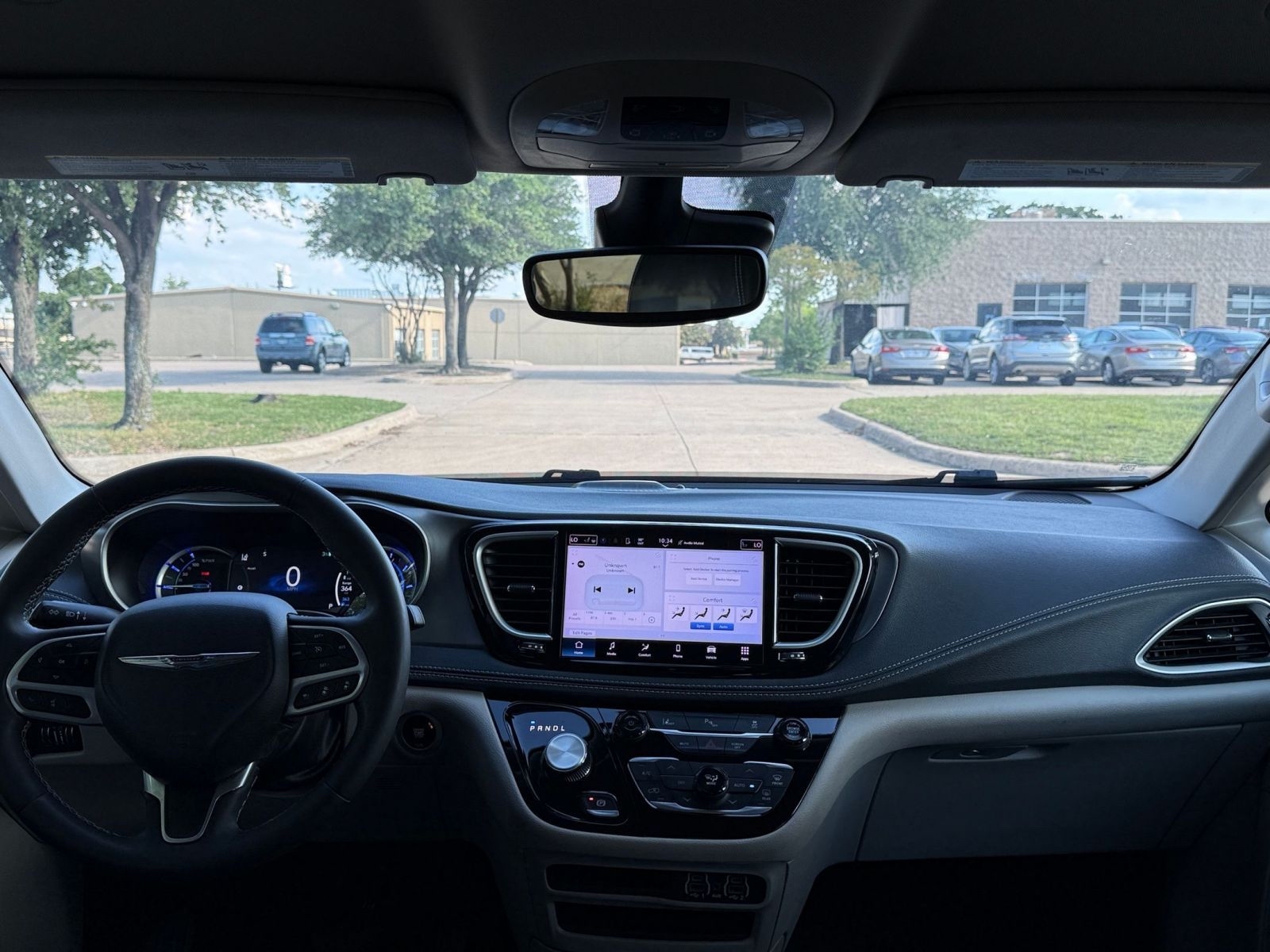 Thumbnail: 2023 Chrysler Pacifica - 3