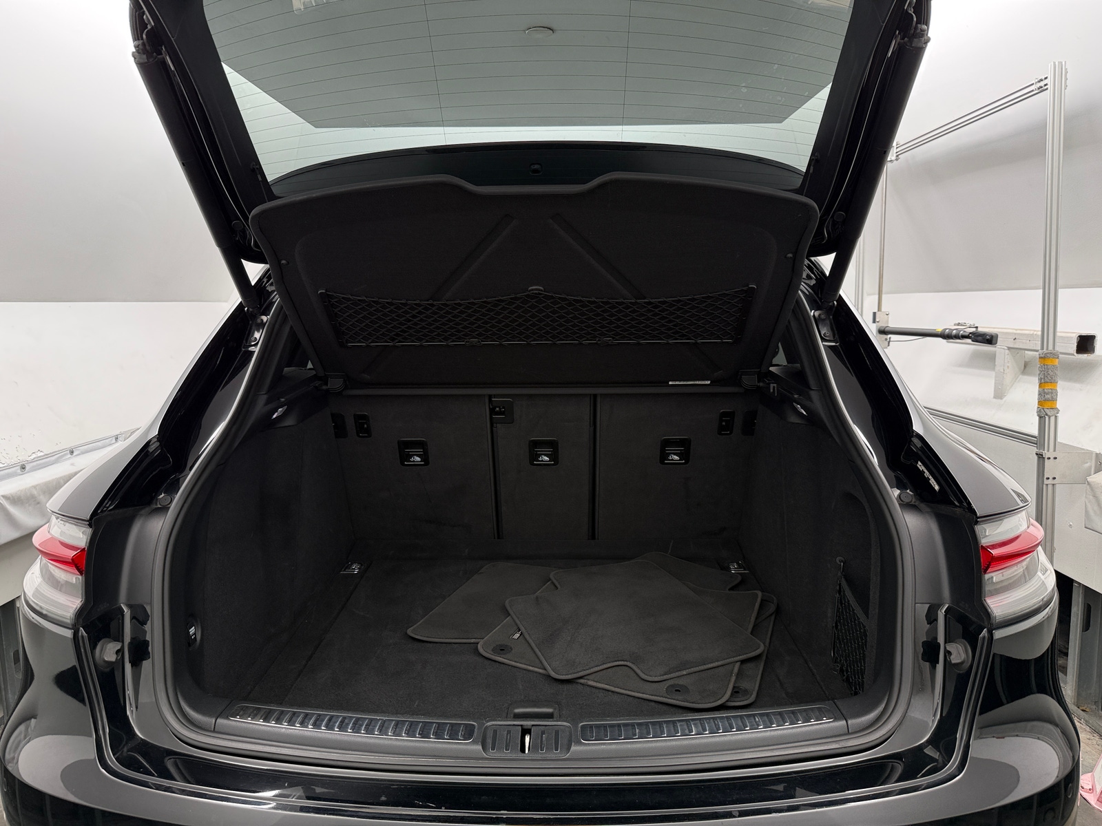 Thumbnail: 2020 Porsche Macan - 6