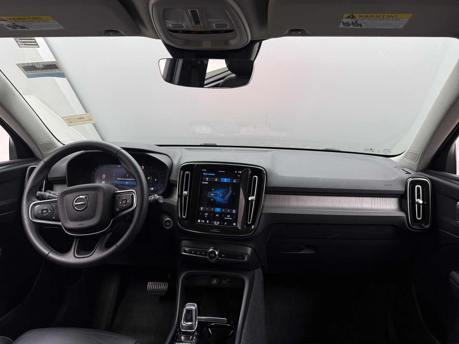 Thumbnail: 2023 Volvo XC40 - 2