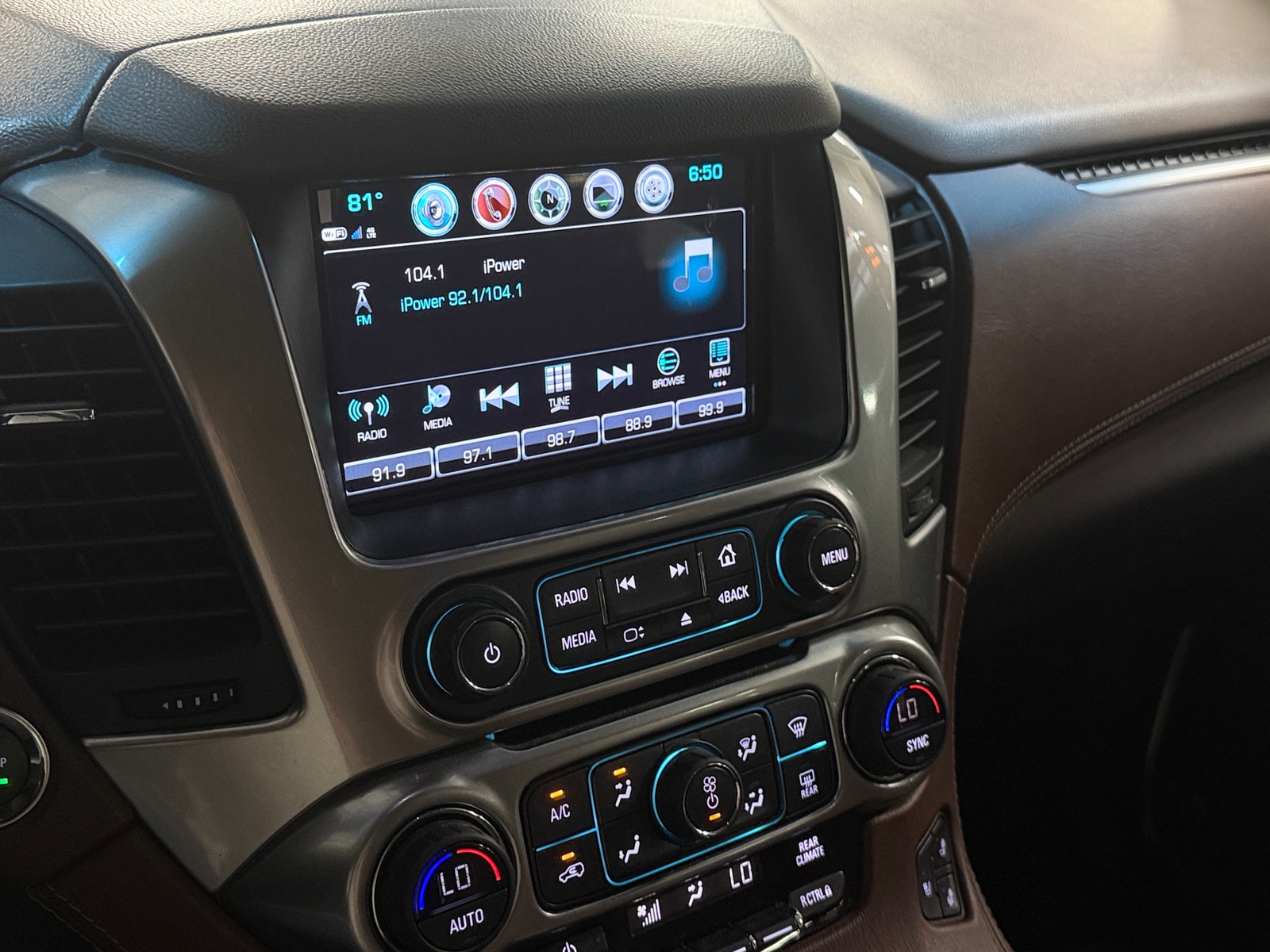 Thumbnail: 2018 Chevrolet Suburban - 3