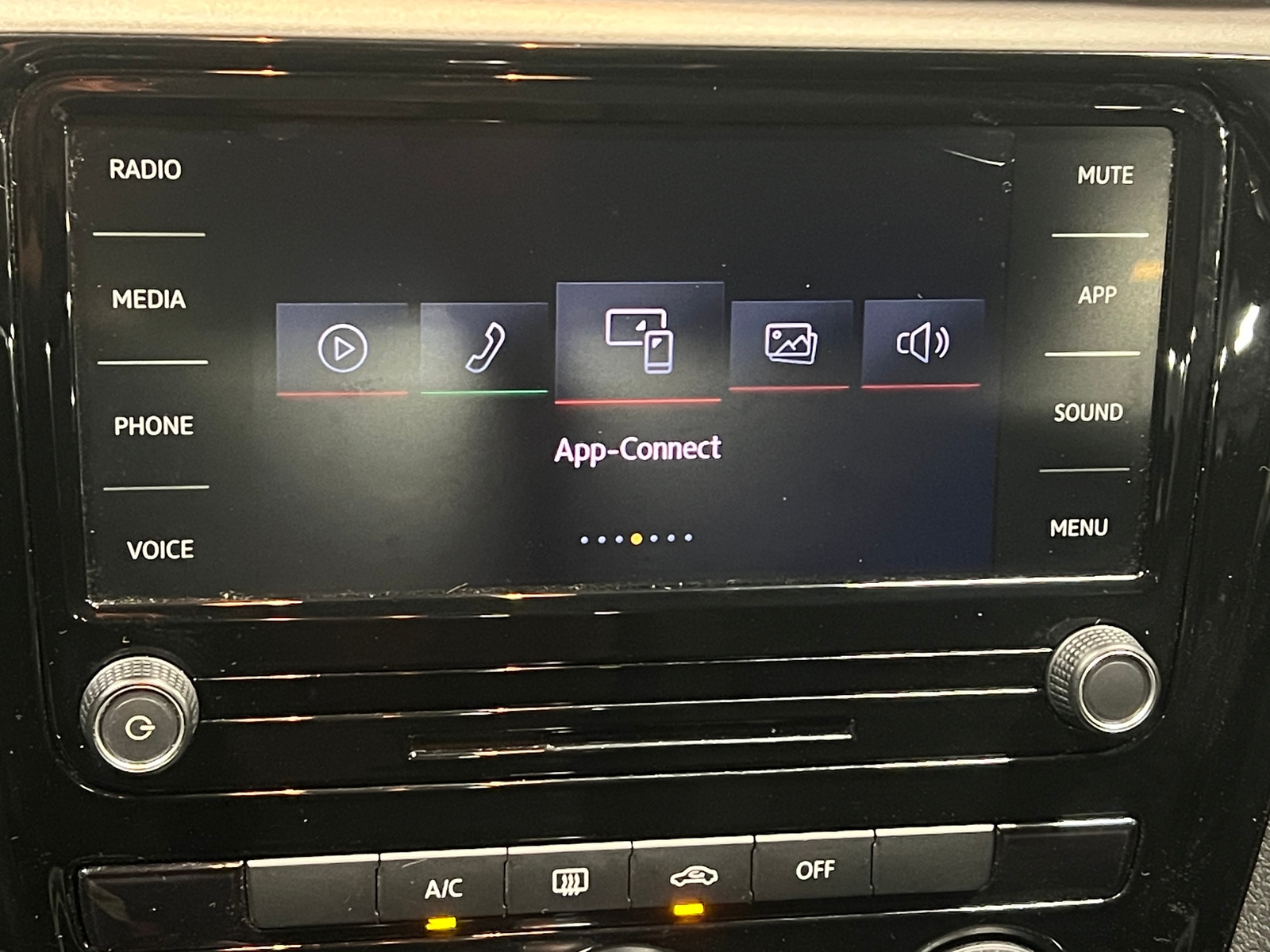 Thumbnail: 2021 Volkswagen Passat - 4