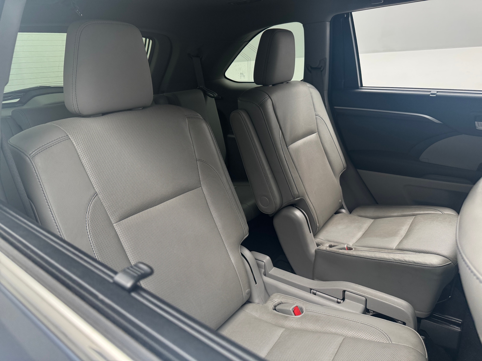 Thumbnail: 2016 Toyota Highlander - 5
