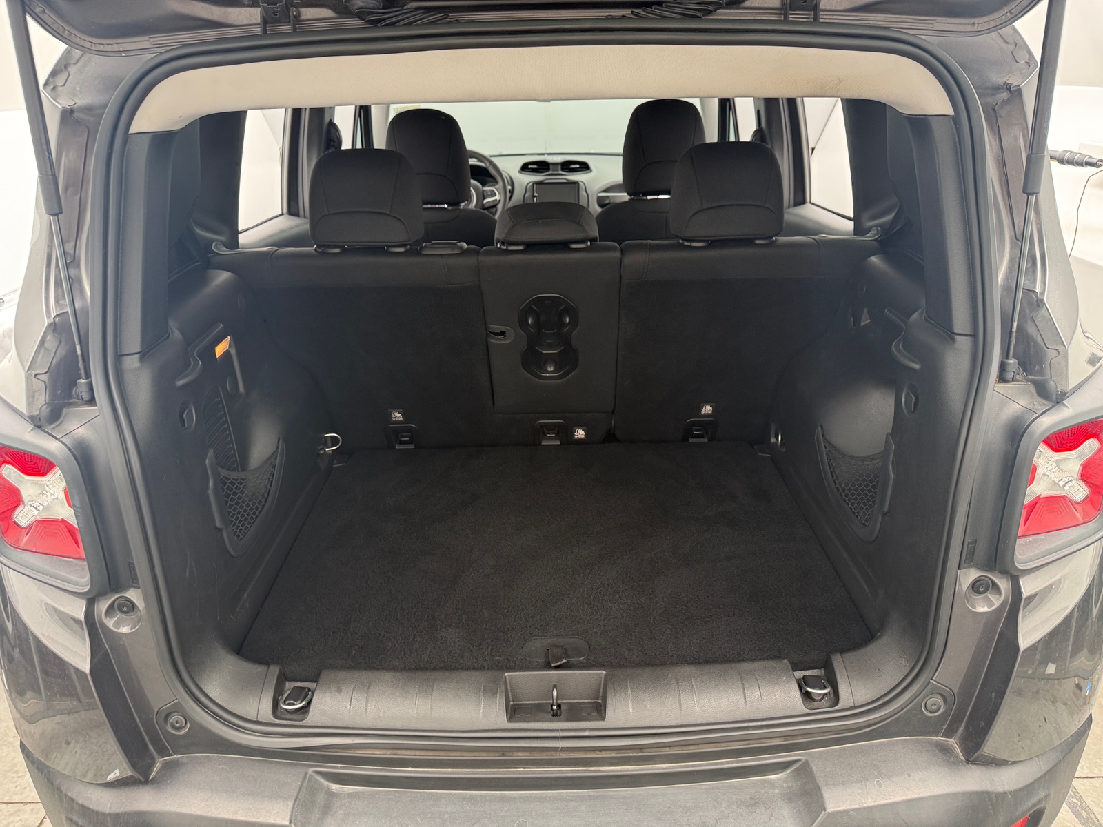 Thumbnail: 2018 Jeep Renegade - 7