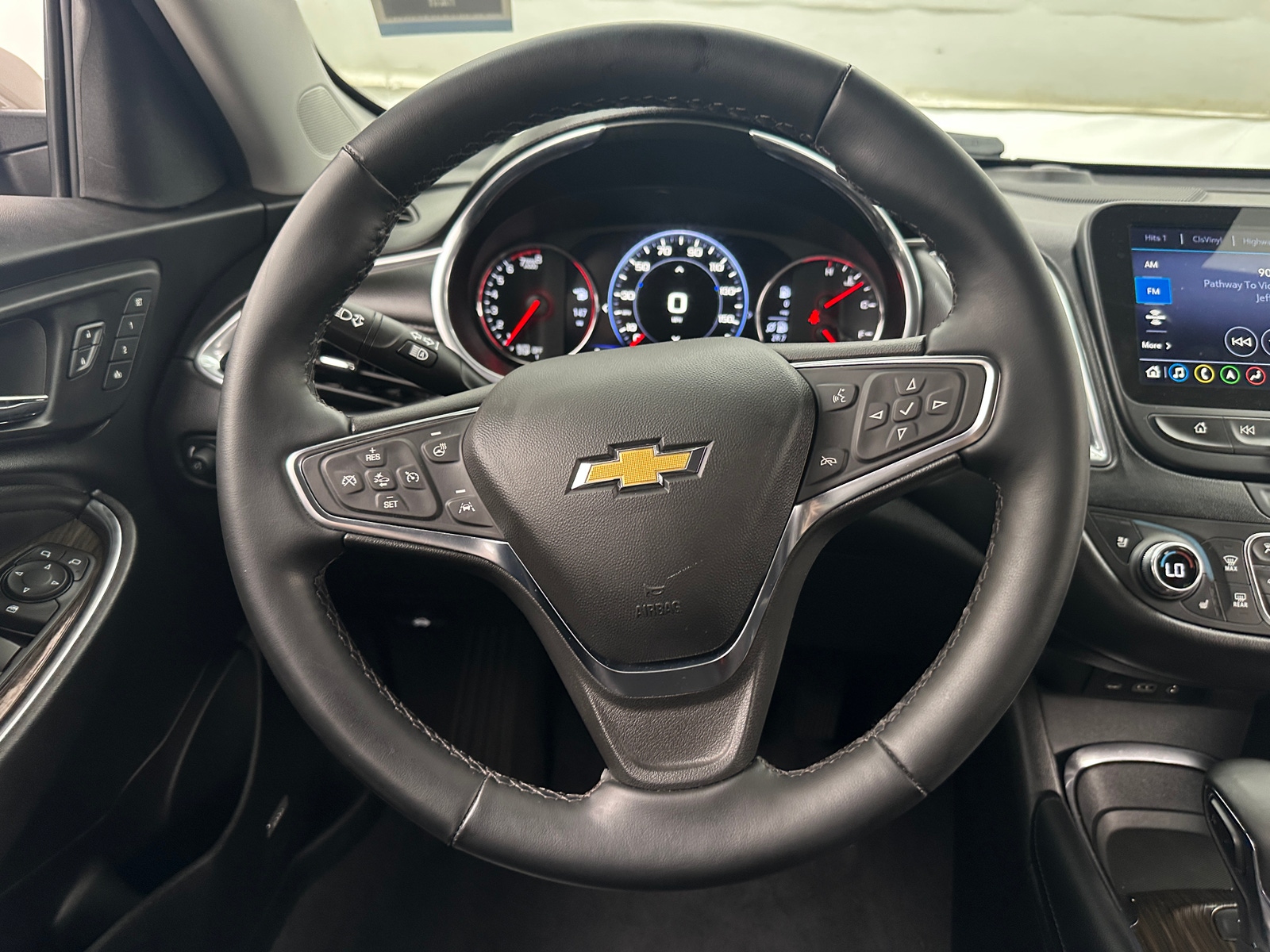 Thumbnail: 2024 Chevrolet Malibu - 4