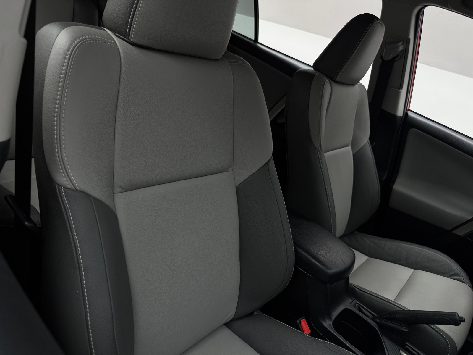 Thumbnail: 2015 Toyota RAV4 - 2