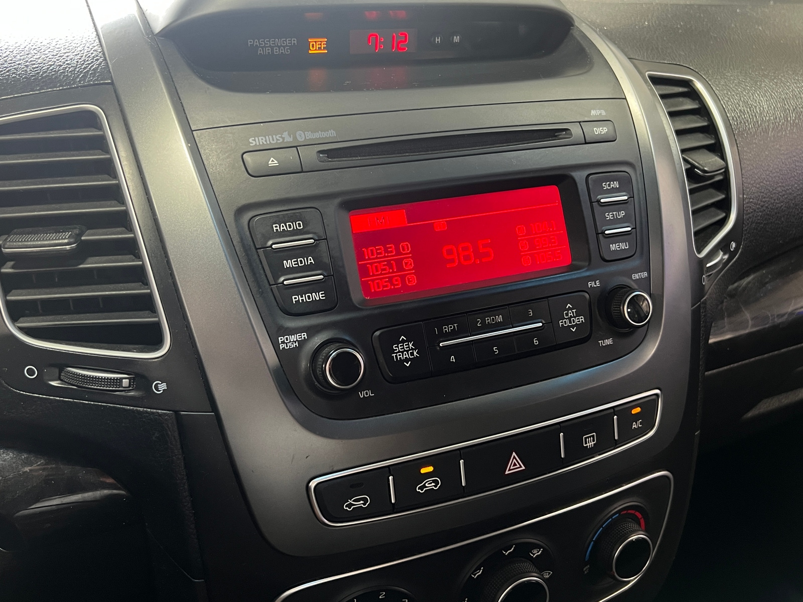 Thumbnail: 2015 Kia Sorento - 4