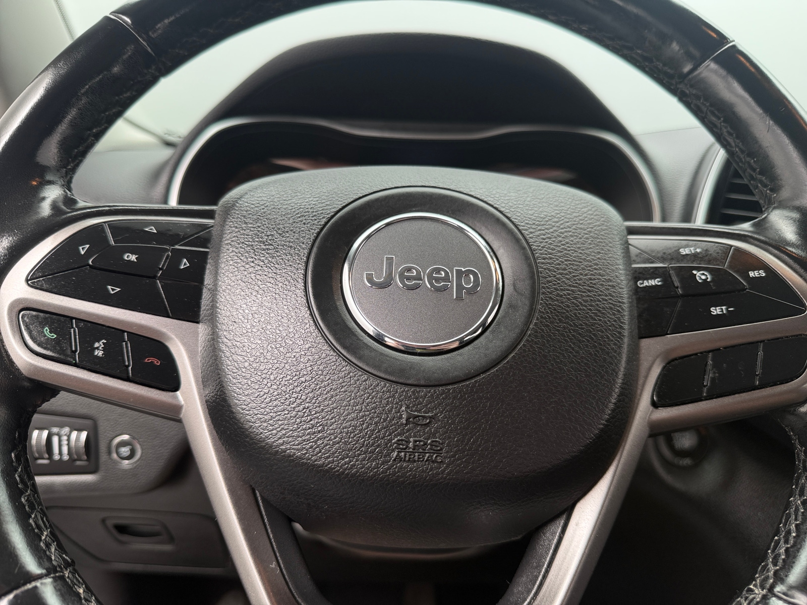 Thumbnail: 2019 Jeep Cherokee - 4