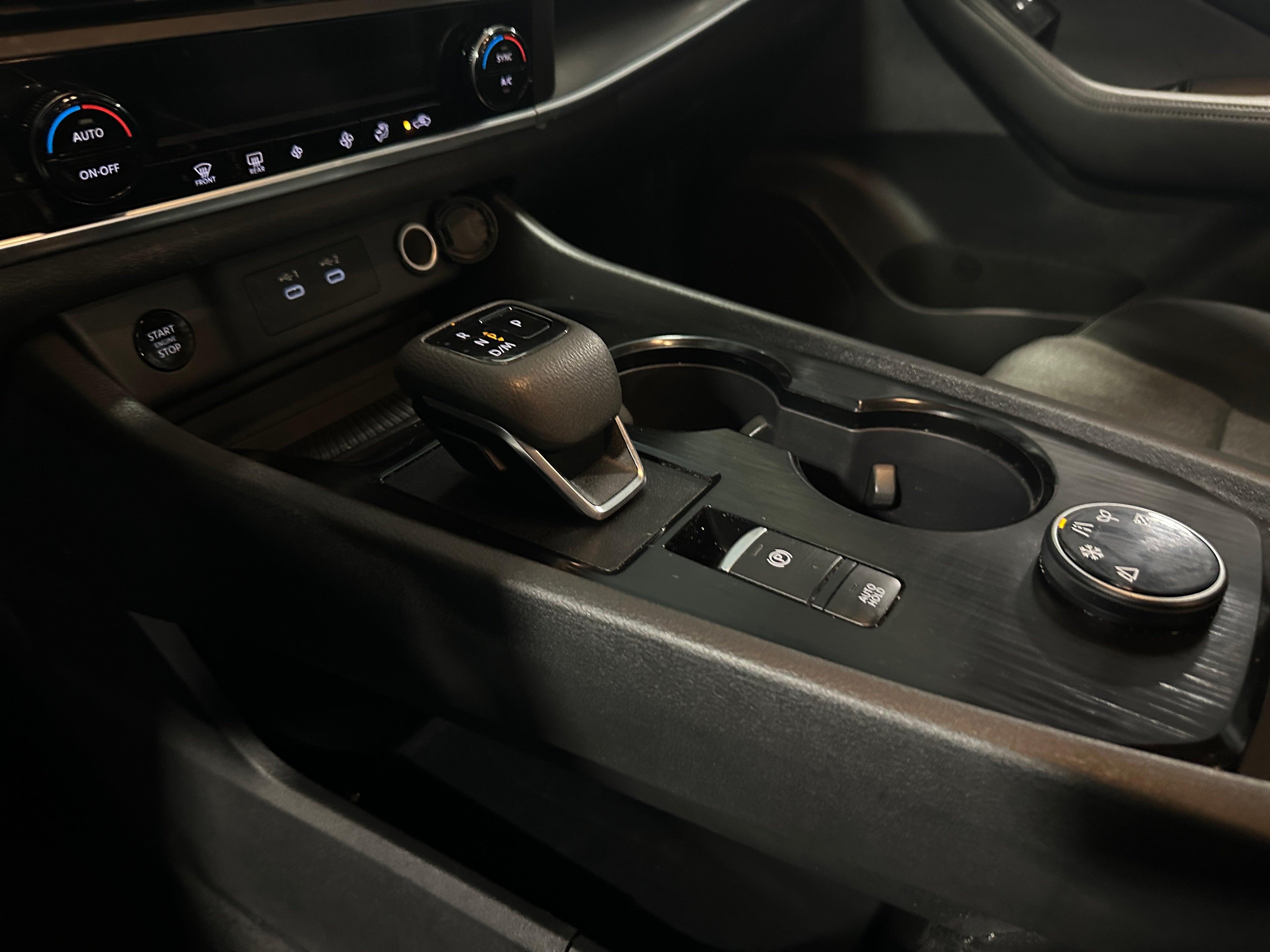 2024 Nissan Rogue SV - Photo 6
