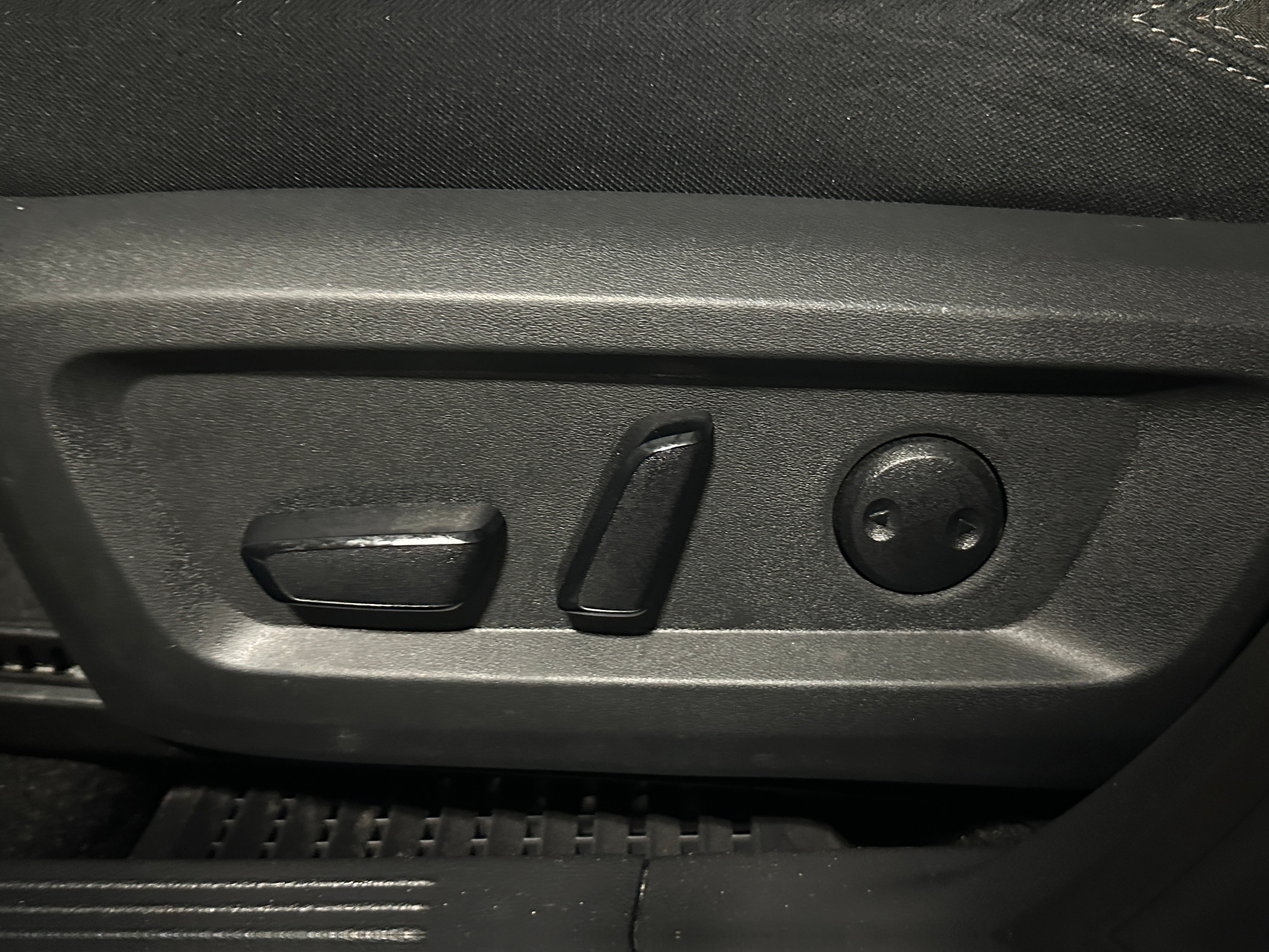 2024 Nissan Rogue SV - Photo 9