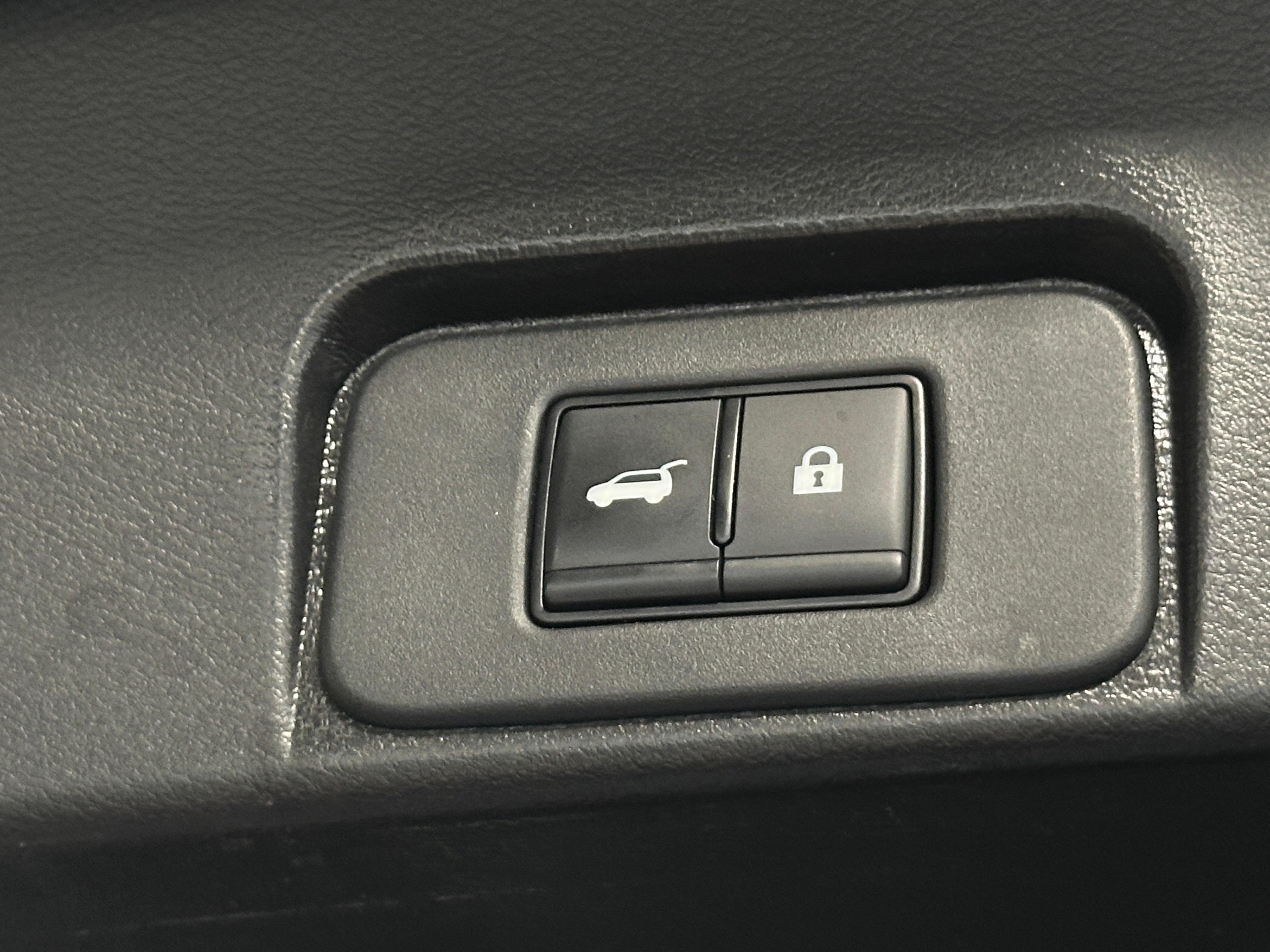 2024 Nissan Rogue SV - Photo 19