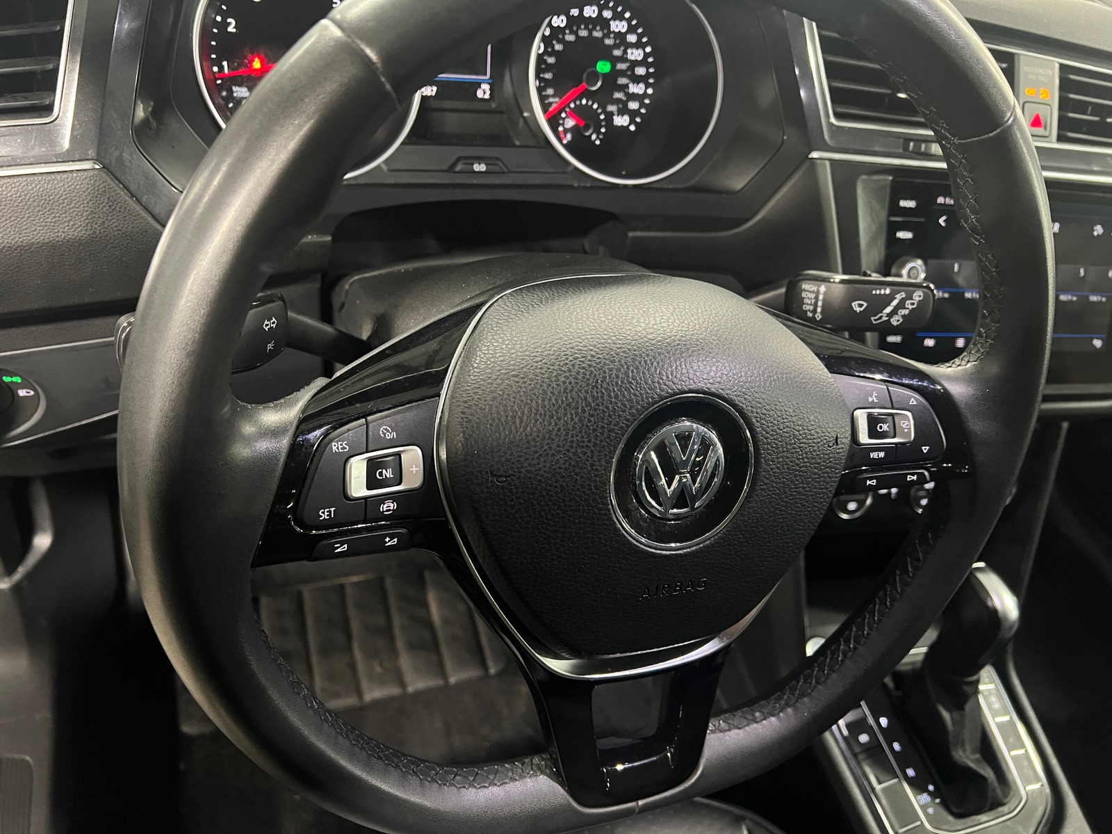 Thumbnail: 2020 Volkswagen Tiguan - 4