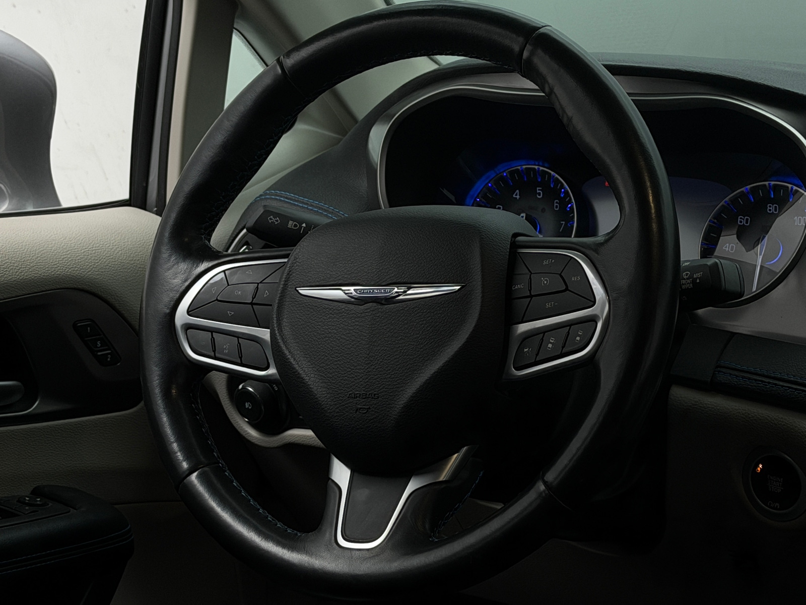 Thumbnail: 2021 Chrysler Pacifica - 4