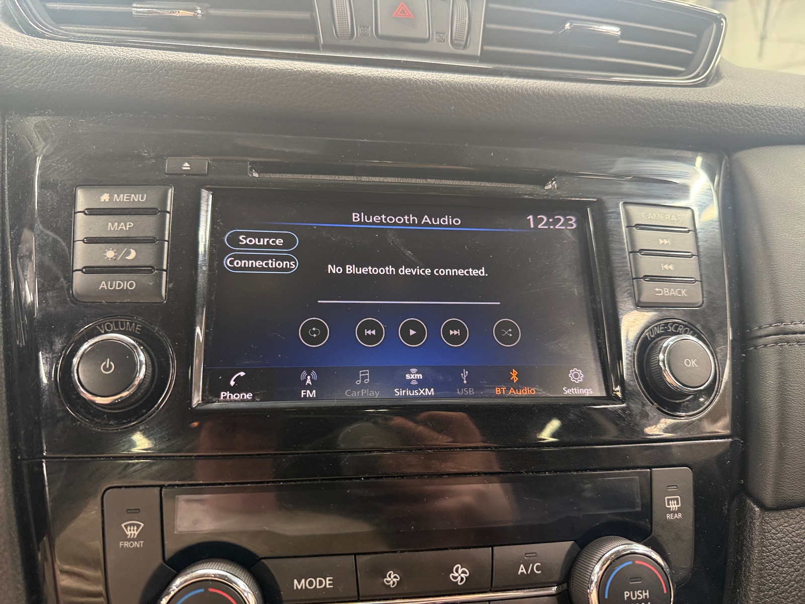 Thumbnail: 2018 Nissan Rogue - 3