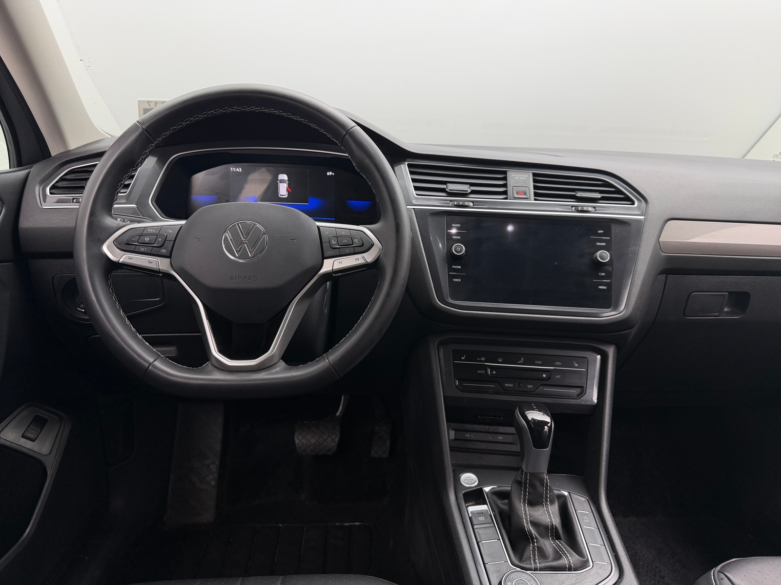 Thumbnail: 2024 Volkswagen Tiguan - 4