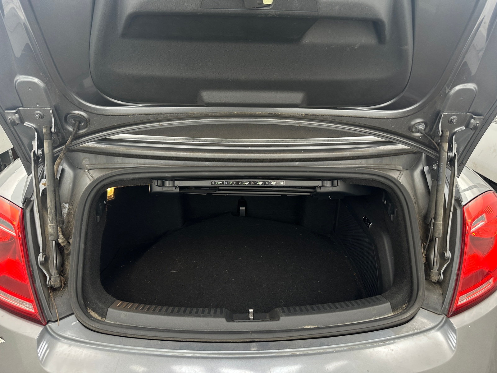Thumbnail: 2015 Volkswagen Beetle - 6