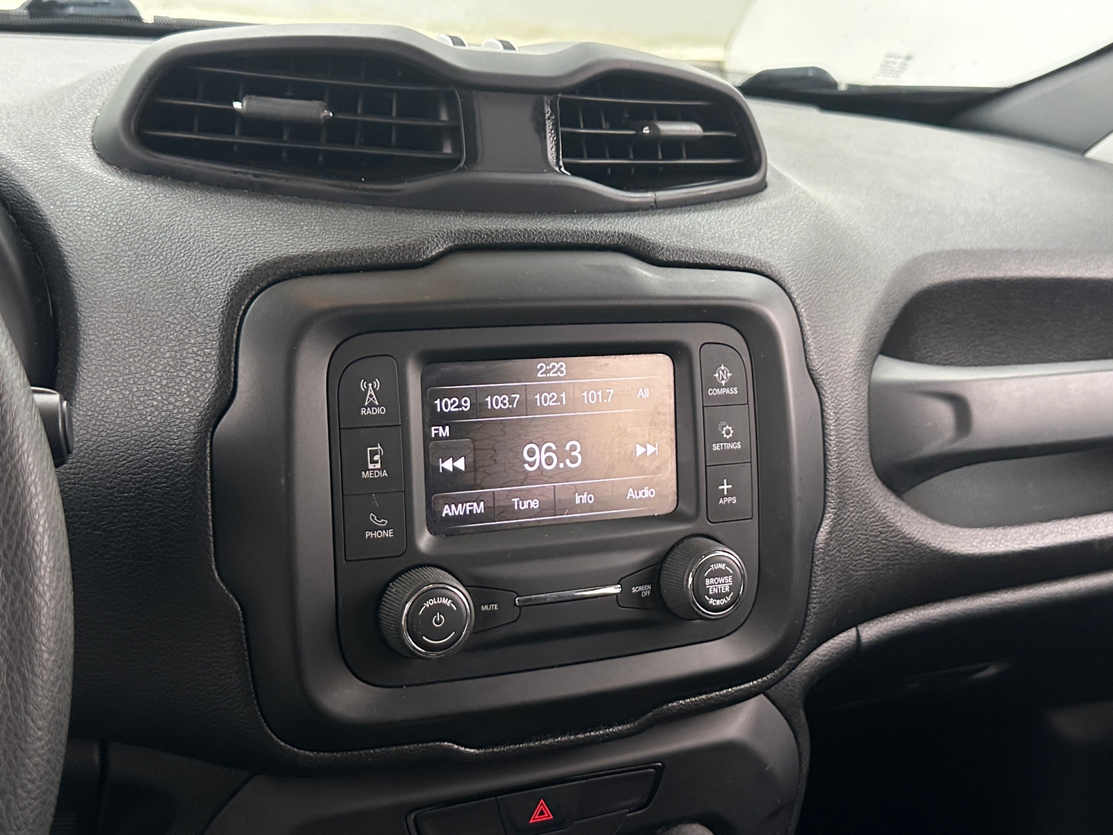 Thumbnail: 2019 Jeep Renegade - 4