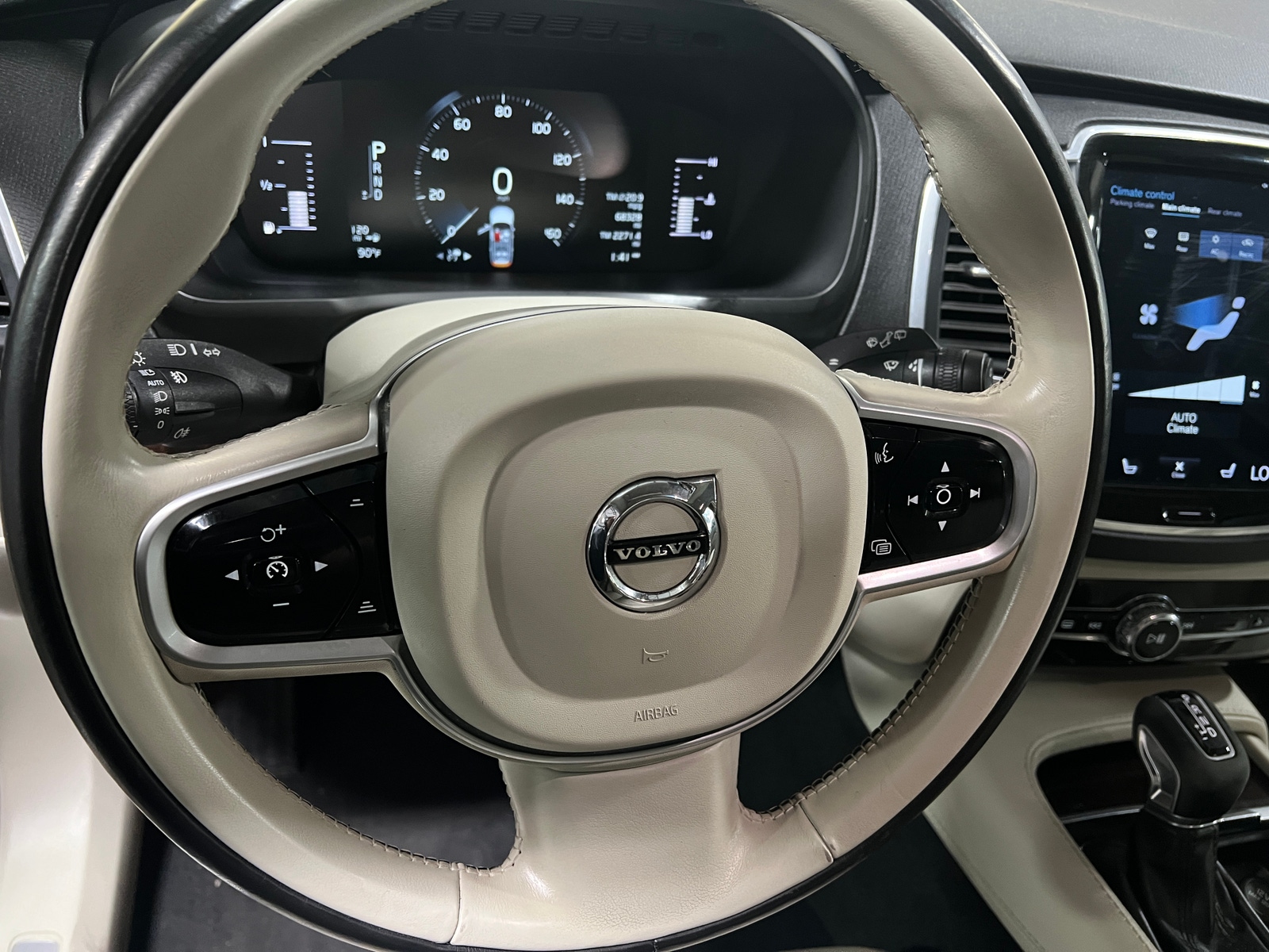 Thumbnail: 2019 Volvo XC90 - 4