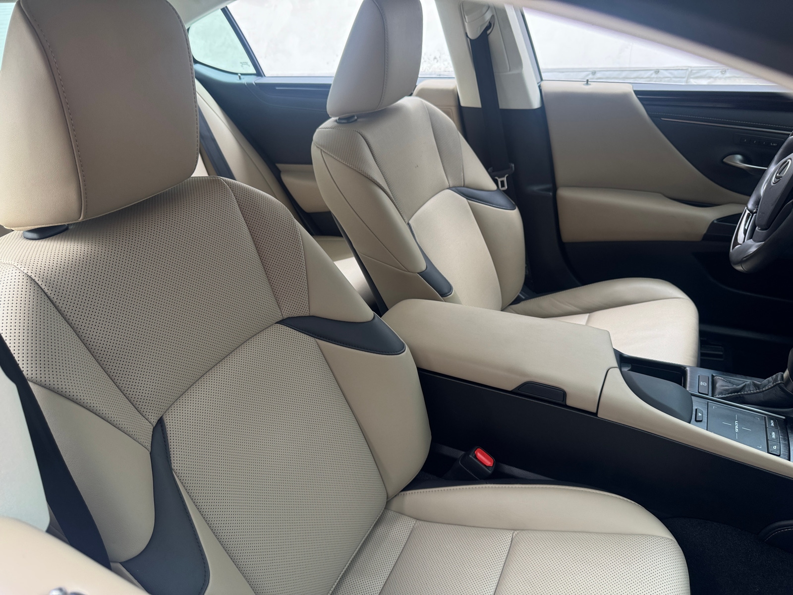 Thumbnail: 2019 Lexus ES - 2