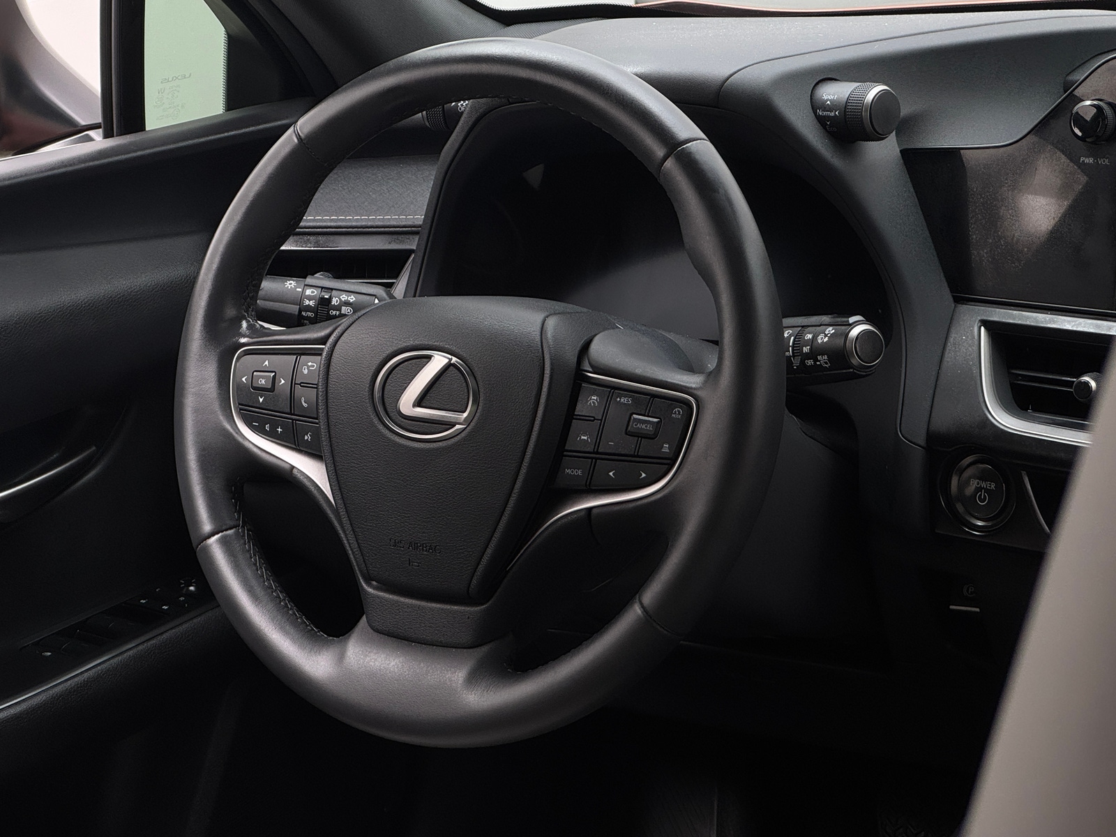 Thumbnail: 2025 Lexus UX - 4
