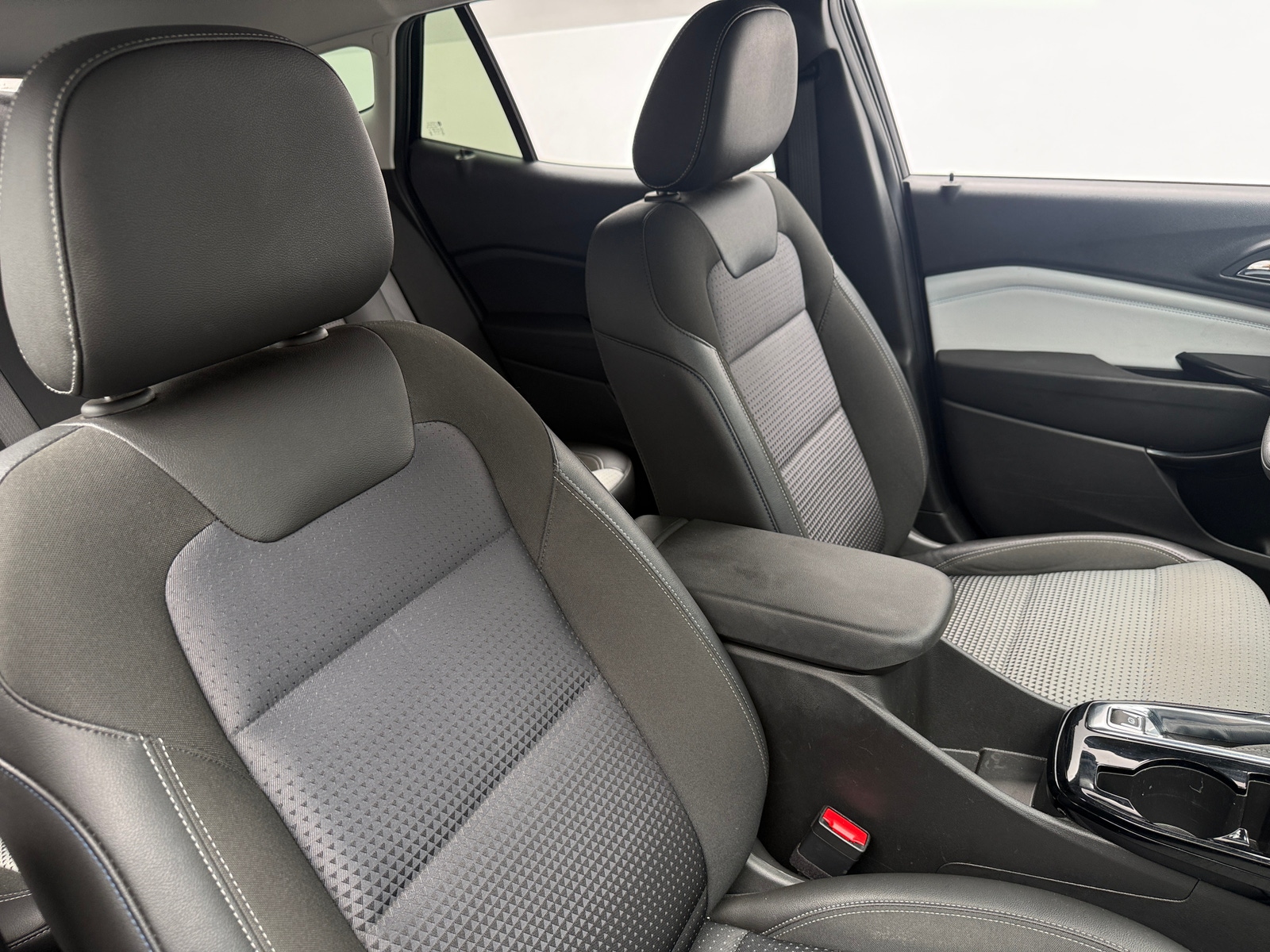 Thumbnail: 2025 Chevrolet Trax - 2